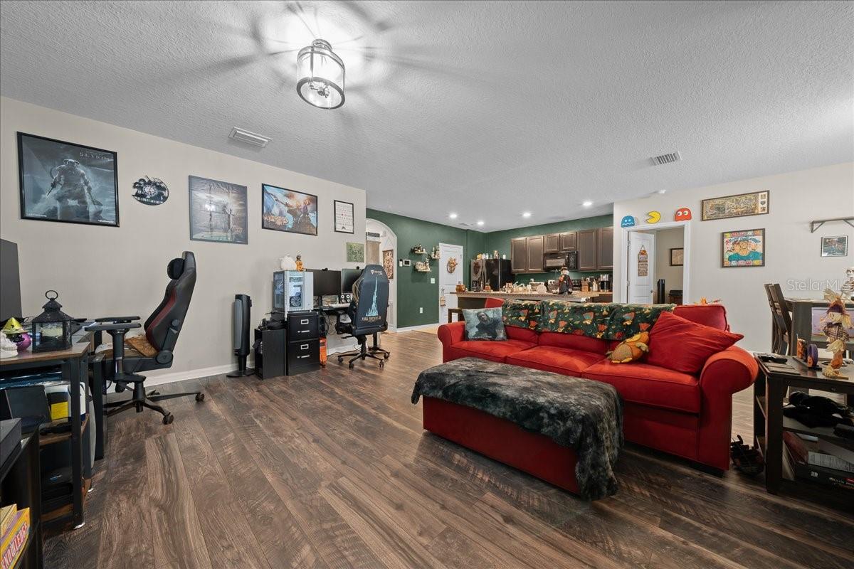 Image 7 of 37 For 9902 37th Terrace