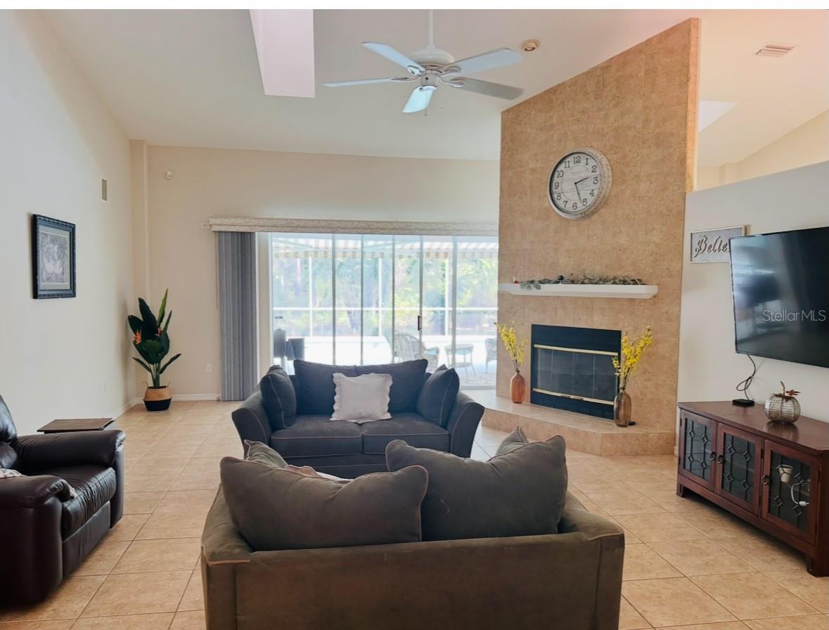 Image 12 of 42 For 3563 Blossom Drive