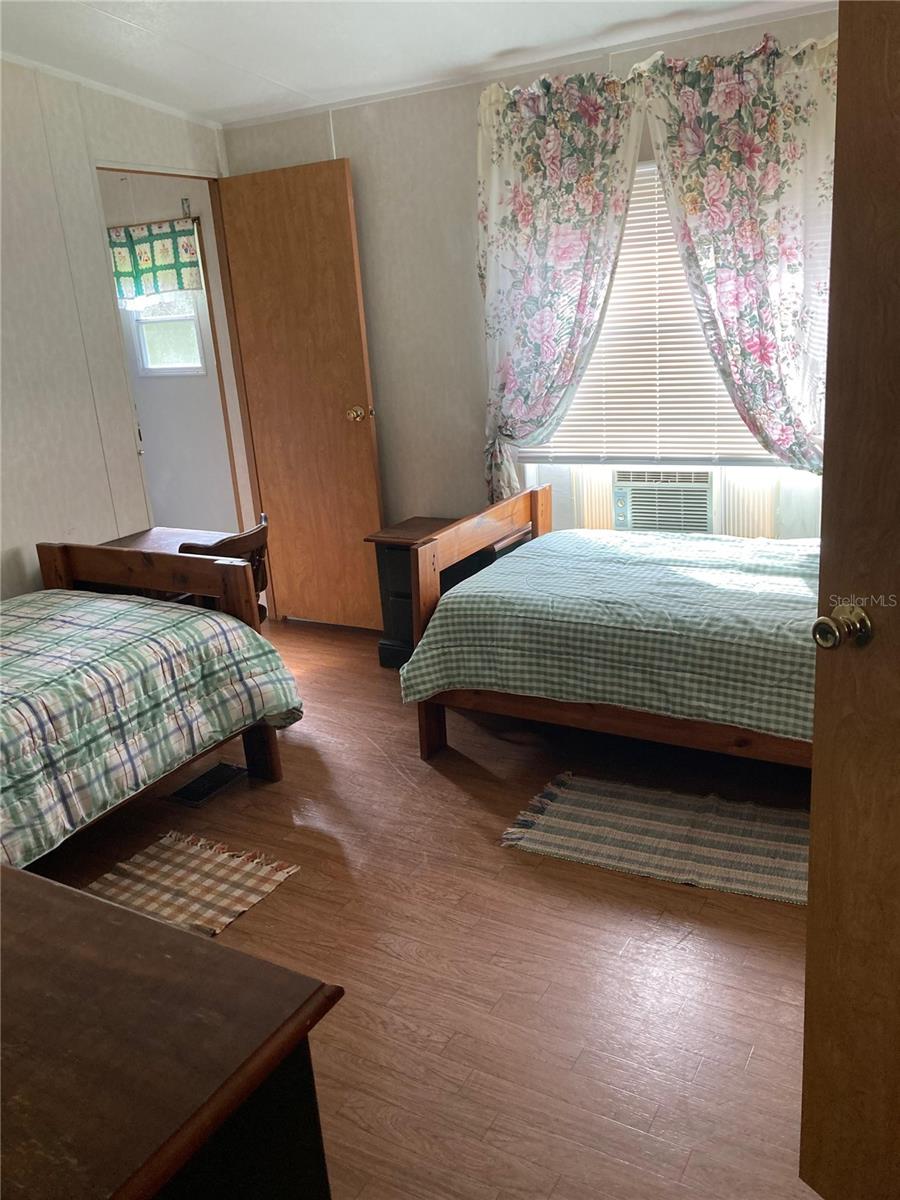 Image 7 of 12 For 7505 137th Avenue