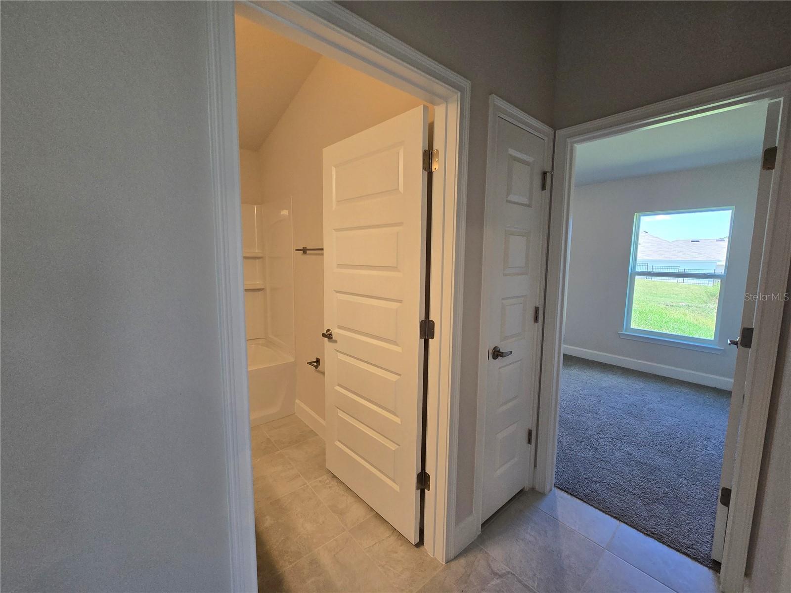 Image 18 of 46 For 439 Twisted Oaks Drive