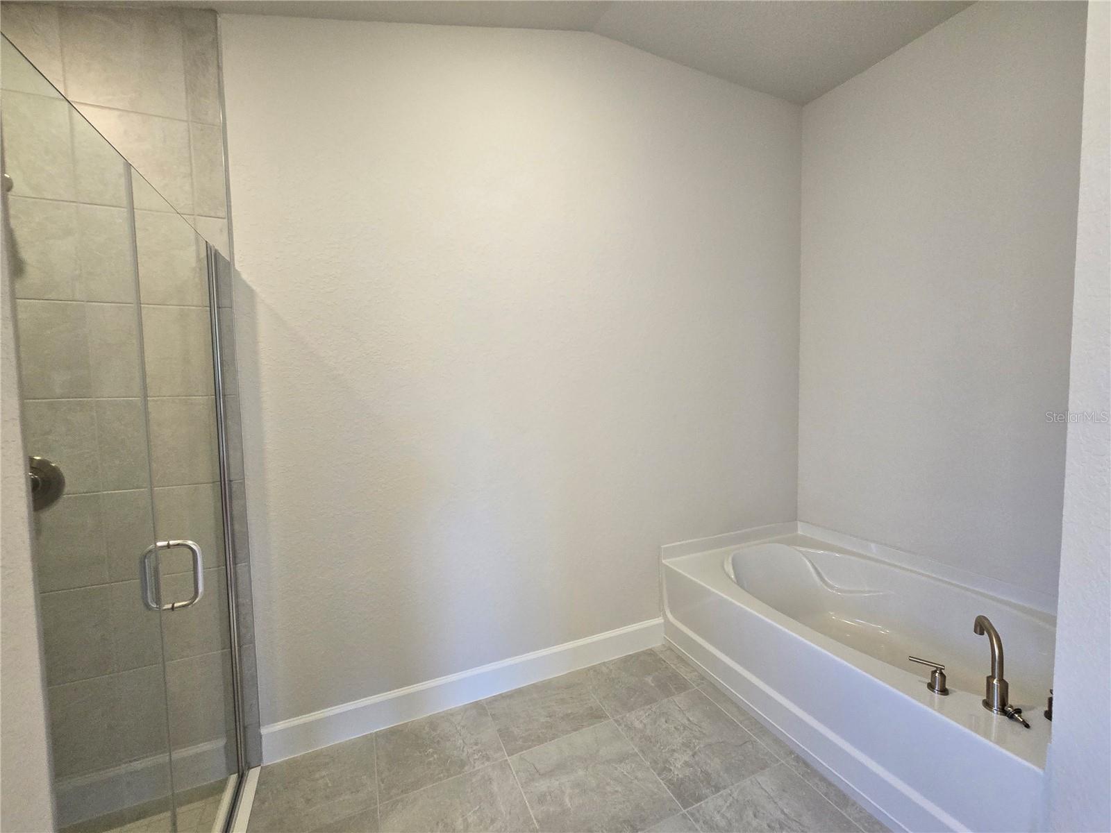 Image 26 of 46 For 439 Twisted Oaks Drive