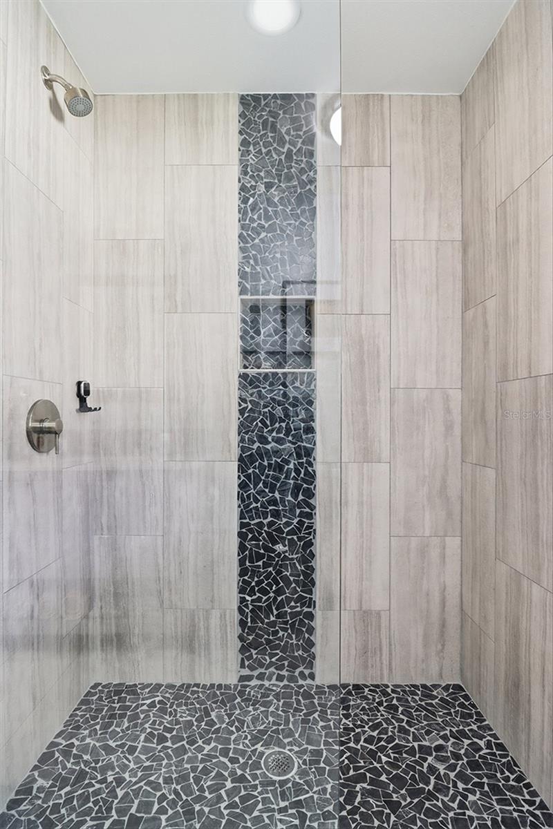 Image 23 of 52 For 4651 Dewey Drive