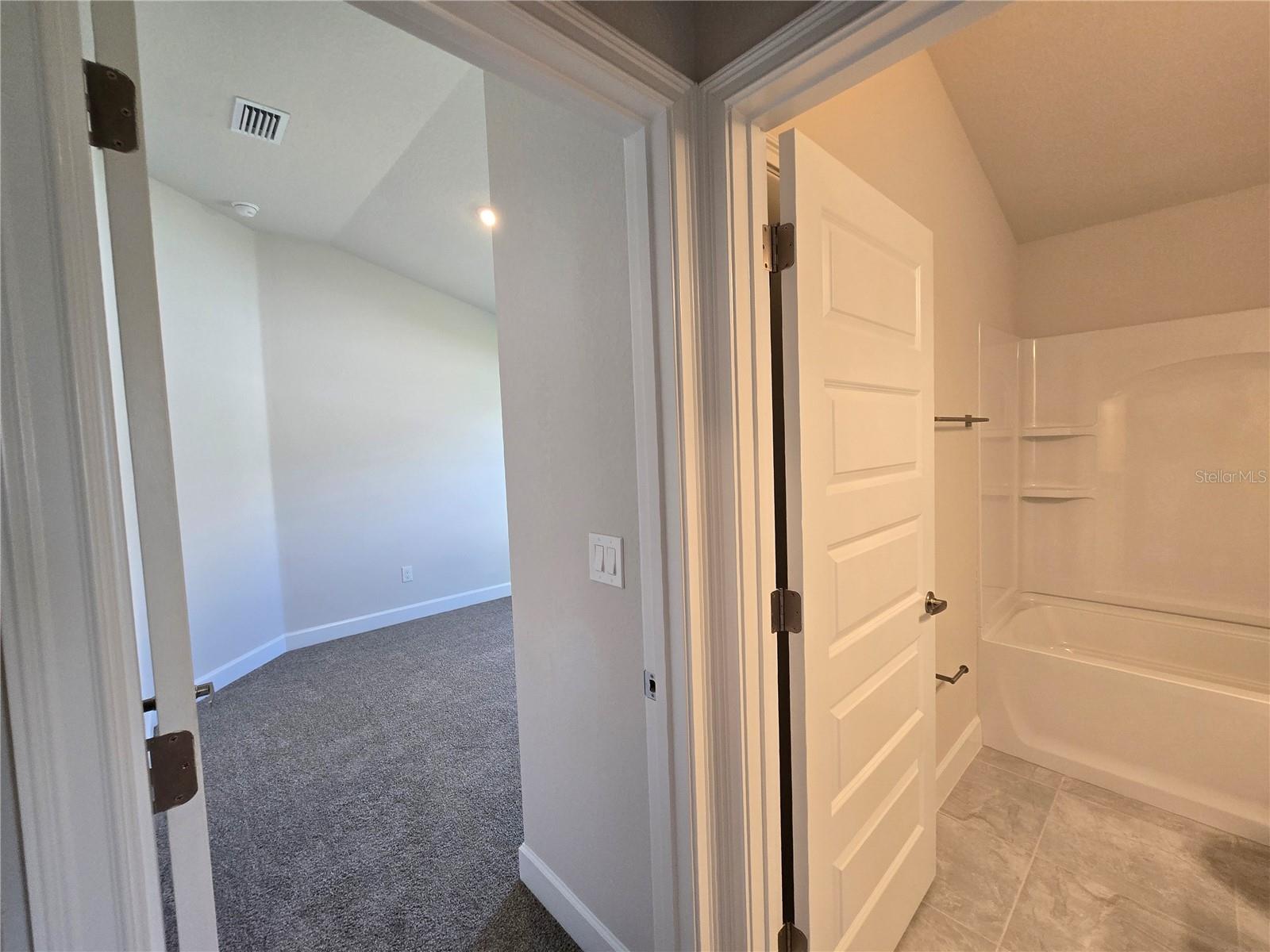 Image 11 of 43 For 427 Twisted Oaks Drive