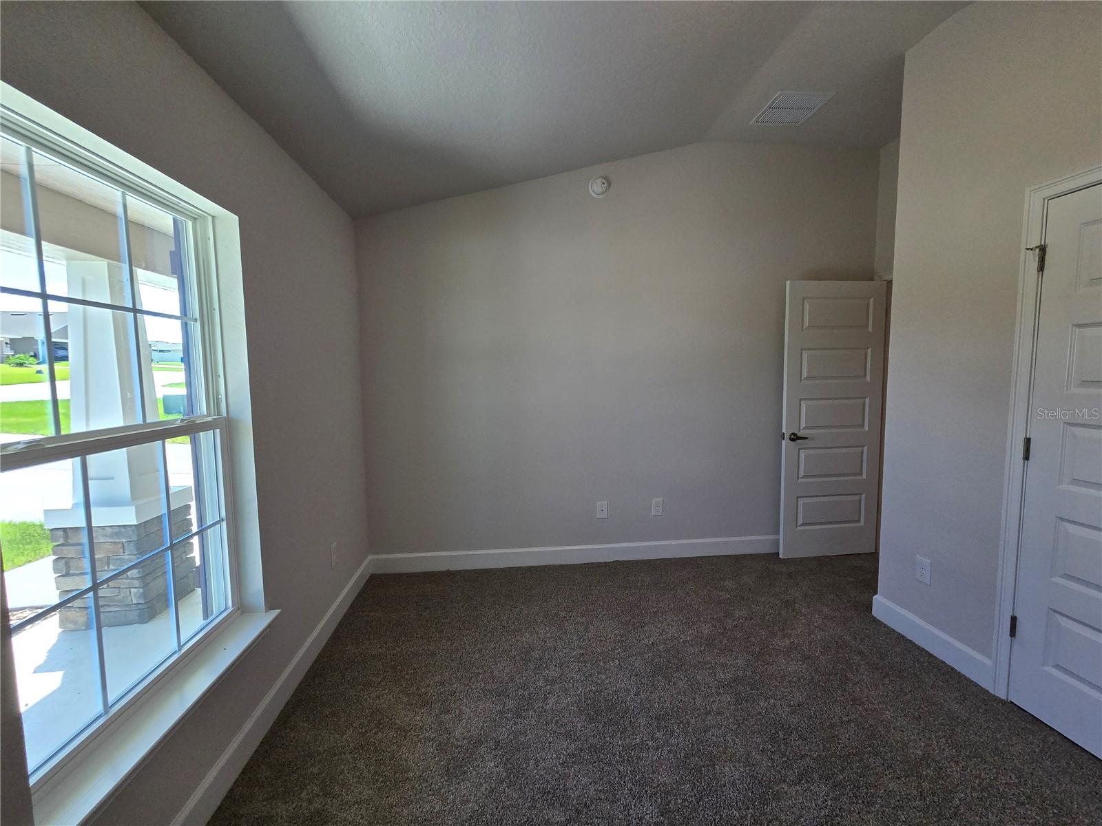 Image 12 of 43 For 427 Twisted Oaks Drive