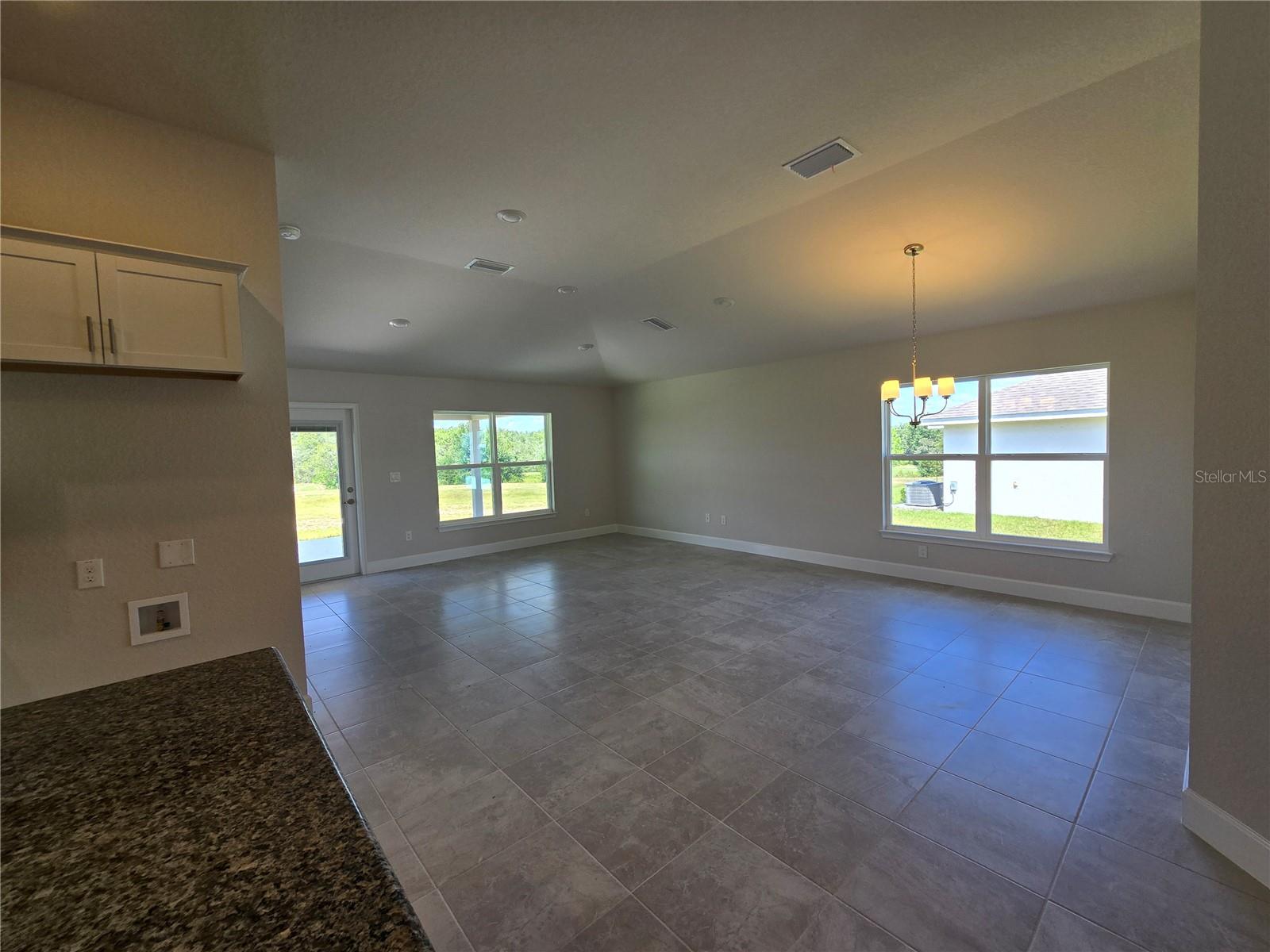 Image 17 of 43 For 427 Twisted Oaks Drive