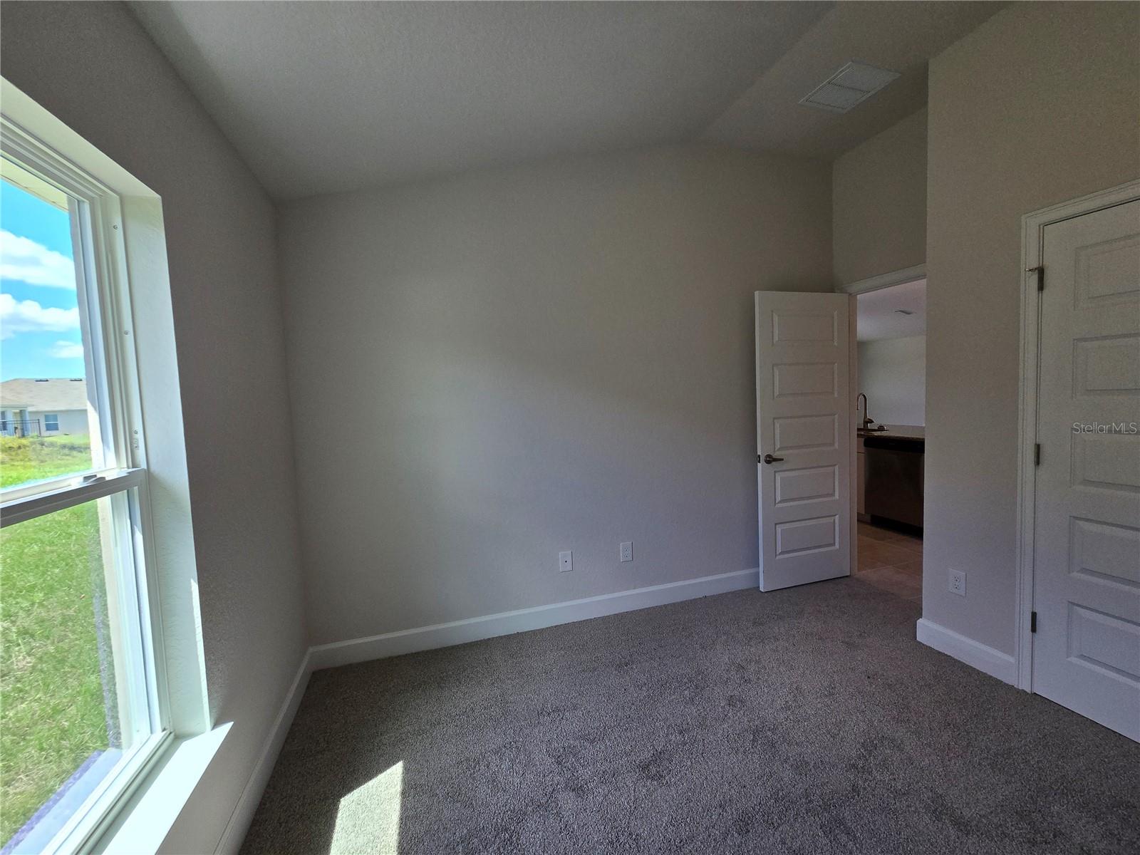 Image 19 of 43 For 427 Twisted Oaks Drive