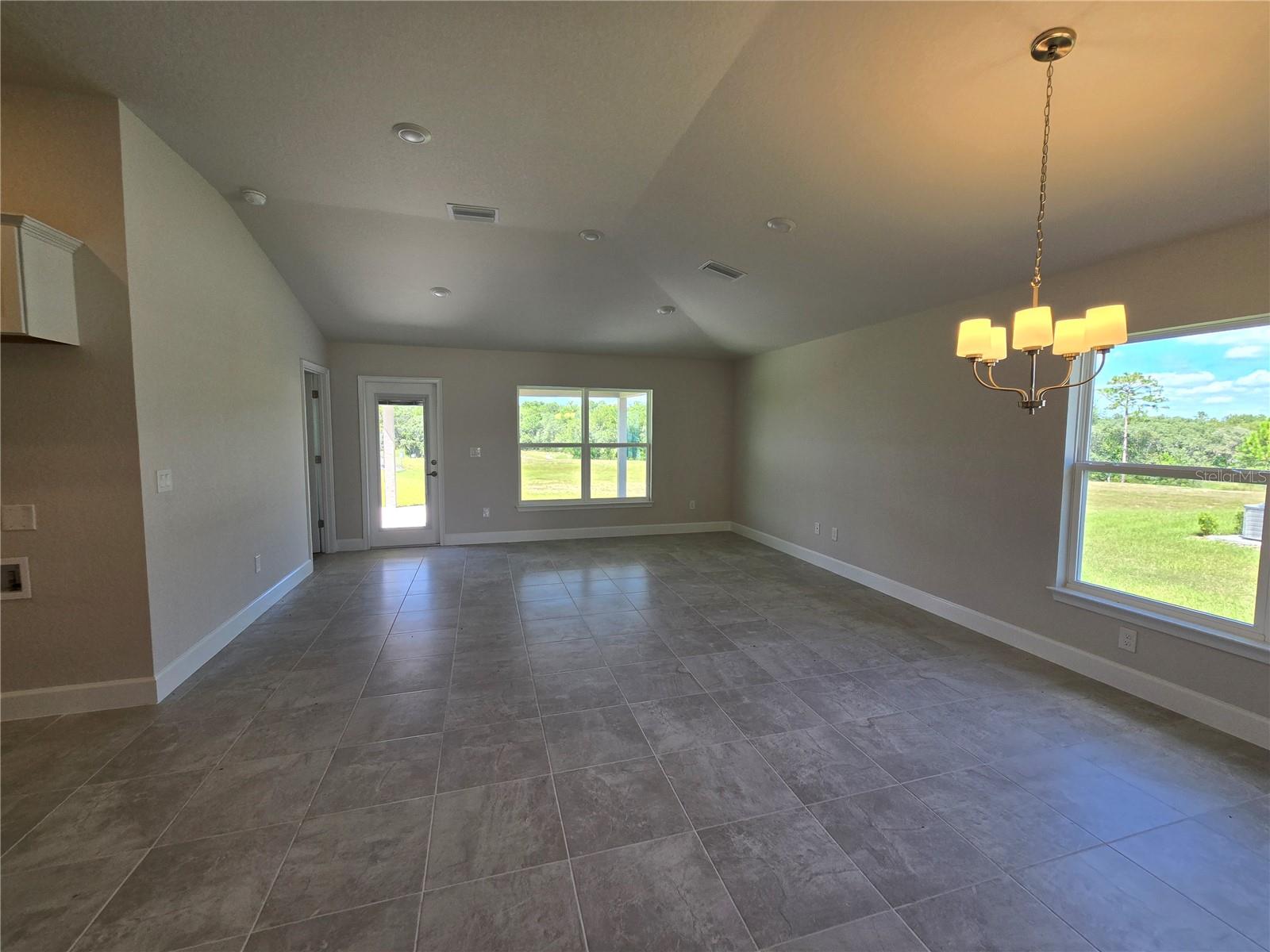 Image 22 of 43 For 427 Twisted Oaks Drive