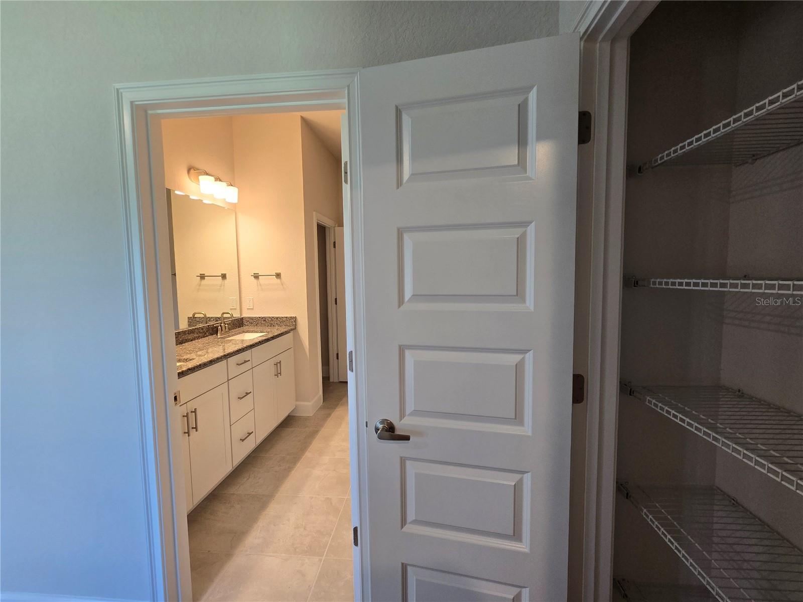 Image 28 of 43 For 427 Twisted Oaks Drive