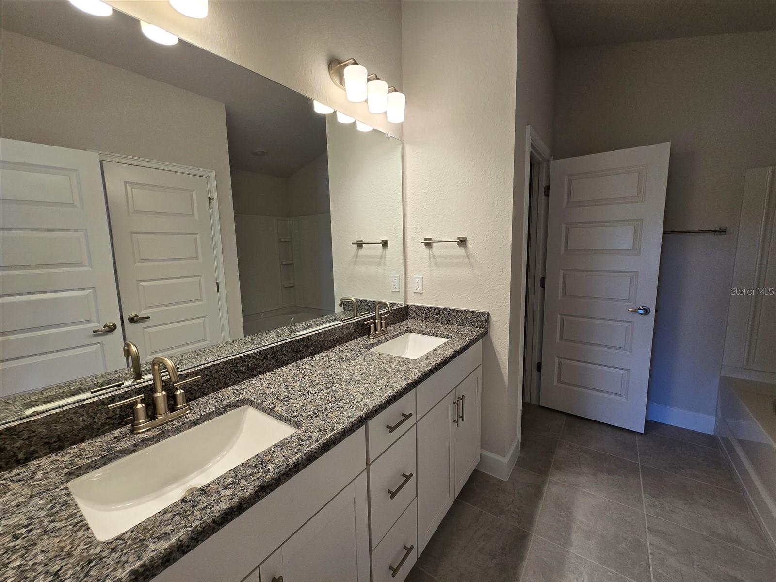 Image 30 of 43 For 427 Twisted Oaks Drive