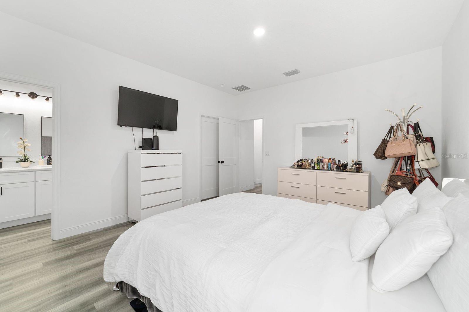 Image 26 of 69 For 1792 160th Place