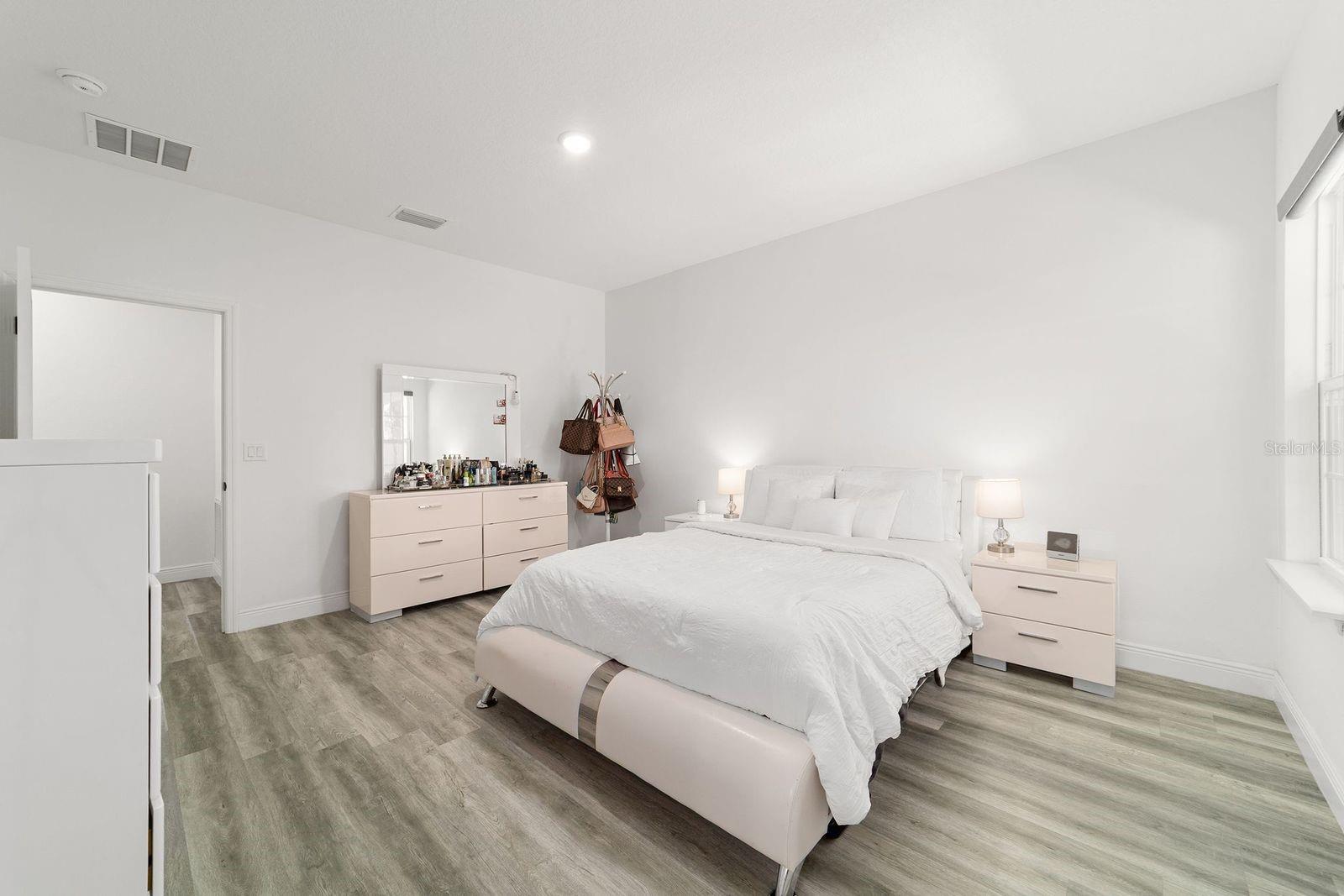 Image 27 of 69 For 1792 160th Place