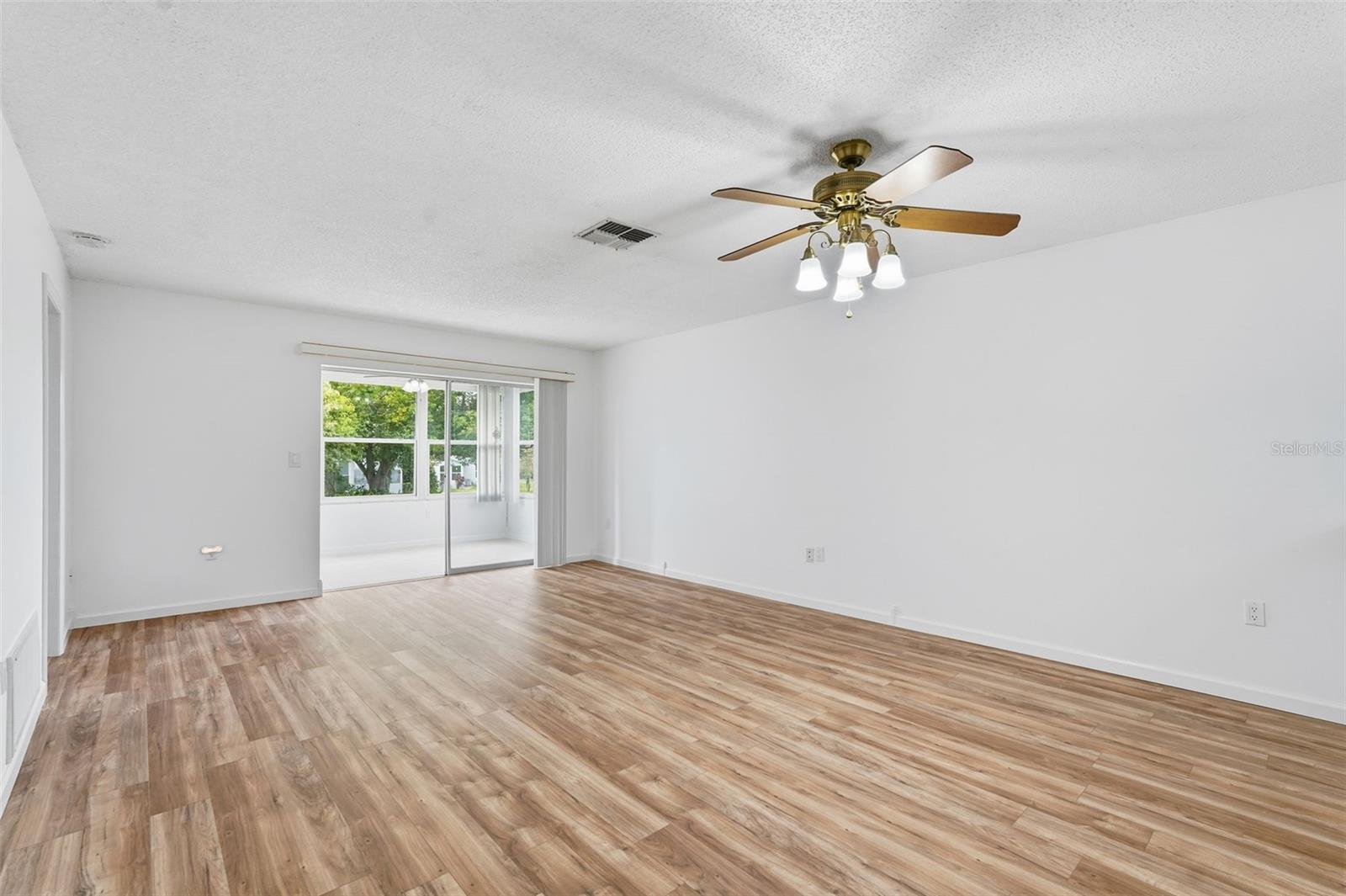 Image 21 of 34 For 12349 Dearborn Drive E