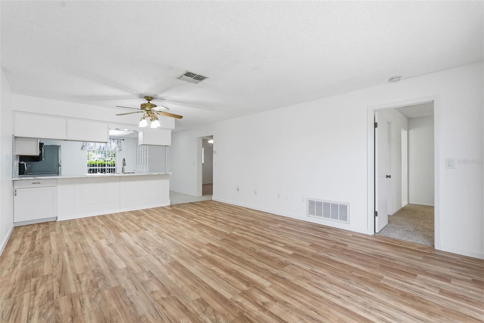 Image 22 of 34 For 12349 Dearborn Drive E