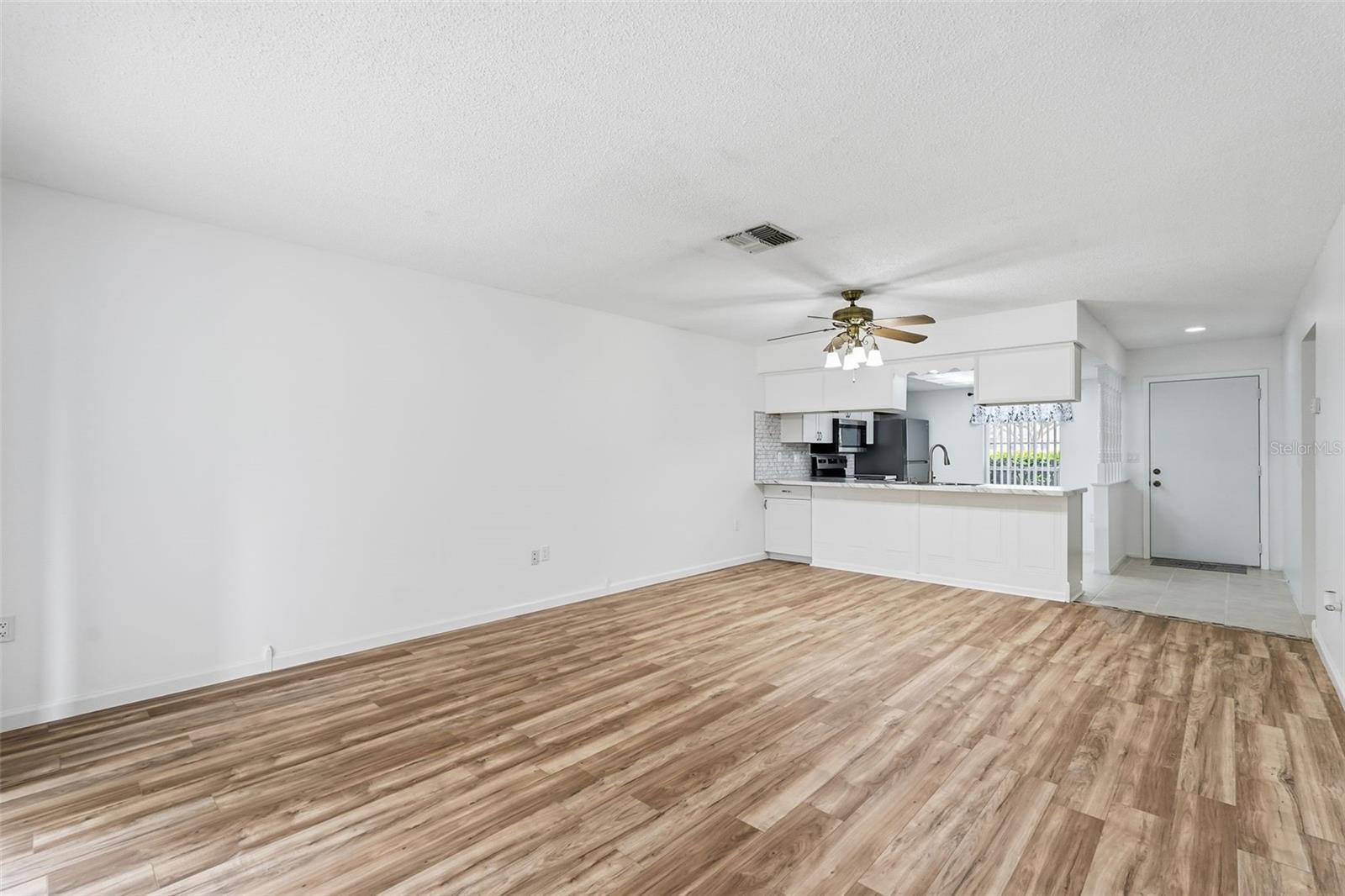 Image 23 of 34 For 12349 Dearborn Drive E