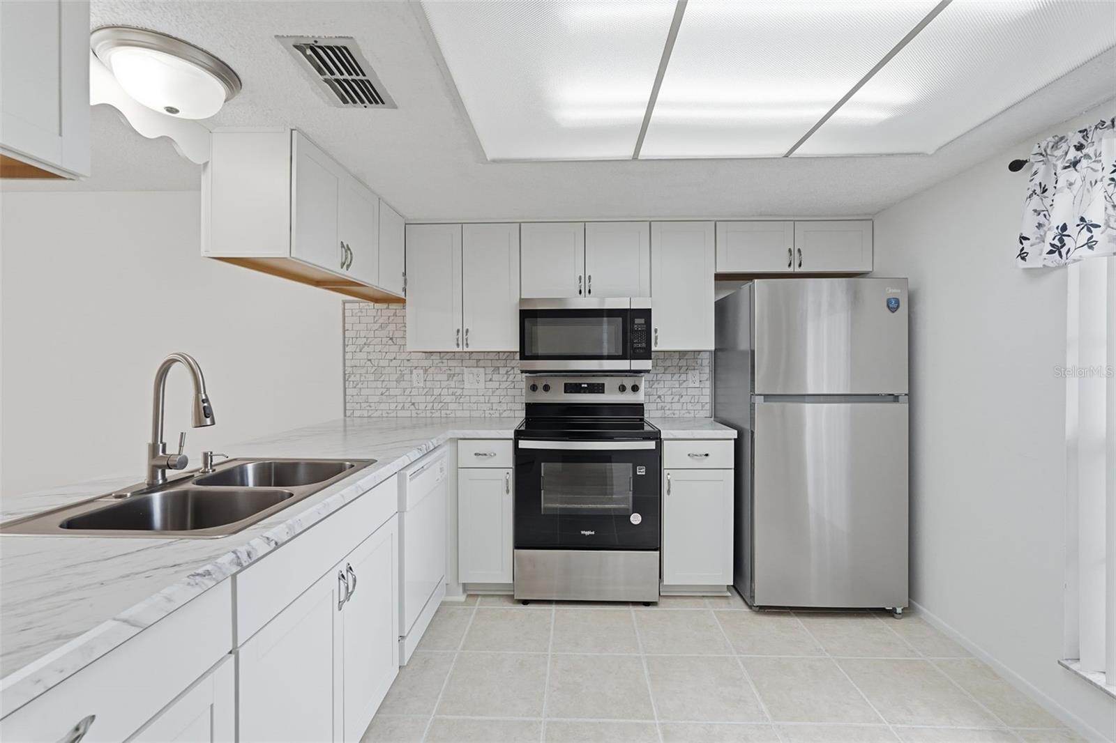 Image 5 of 34 For 12349 Dearborn Drive E