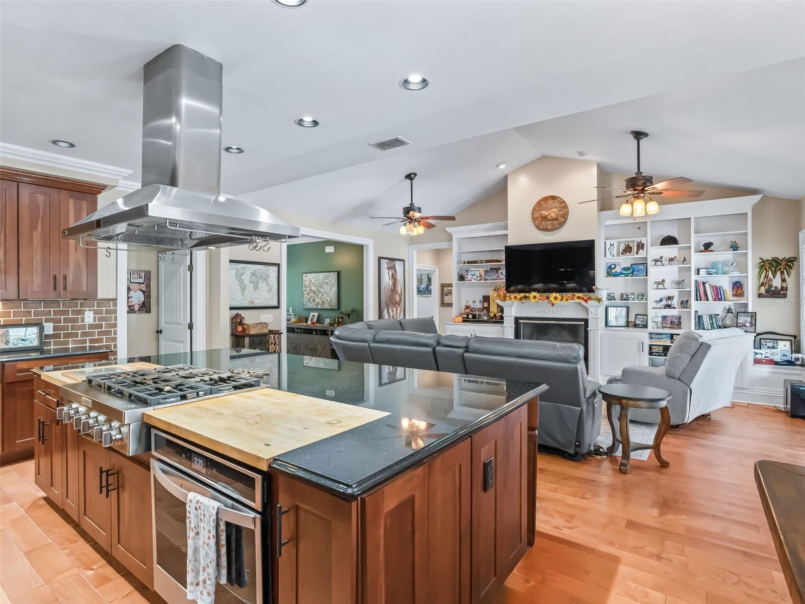 Image 14 of 56 For 10571 8th Lane