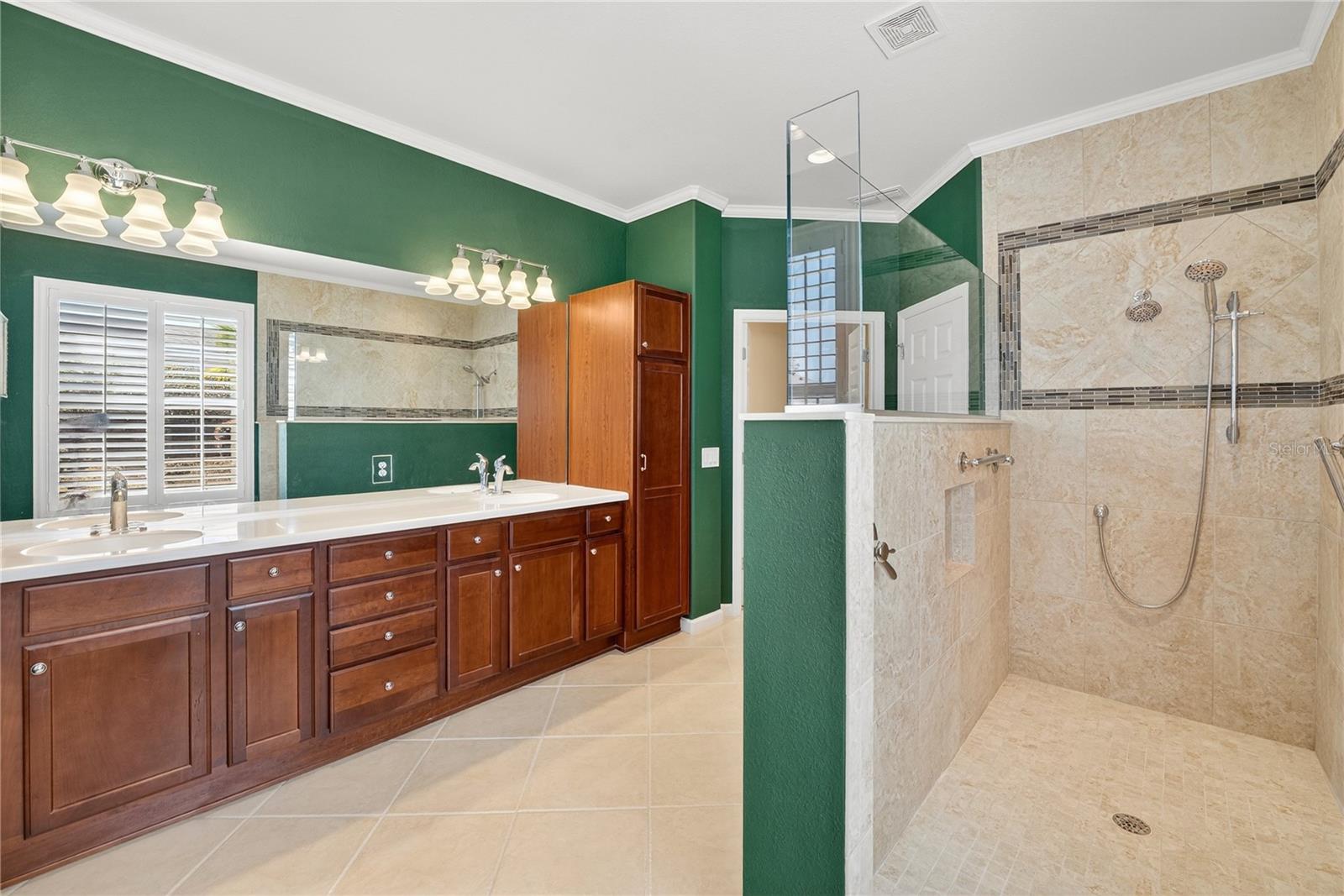 Image 43 of 81 For 9443 71st Loop