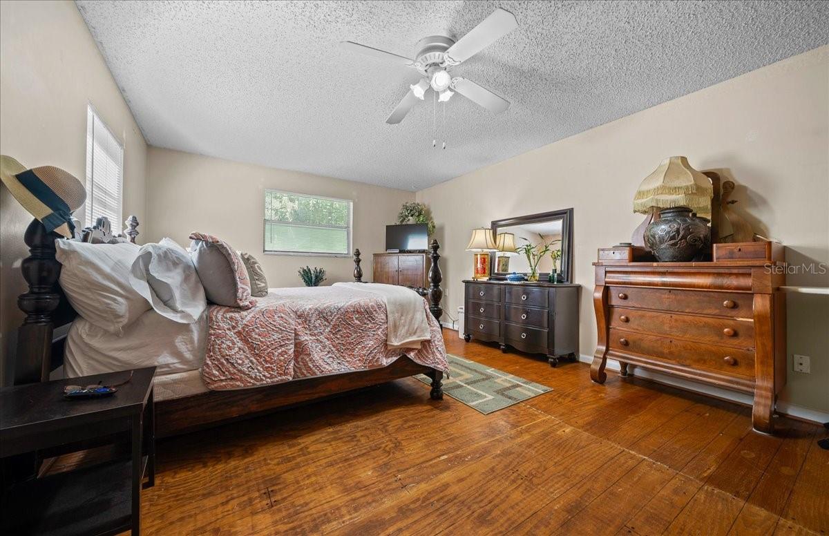 Image 29 of 84 For 430 43rd Place