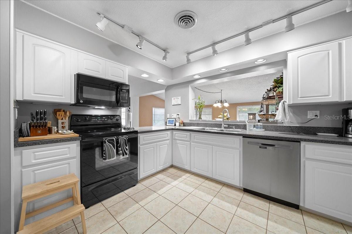 Image 41 of 84 For 430 43rd Place