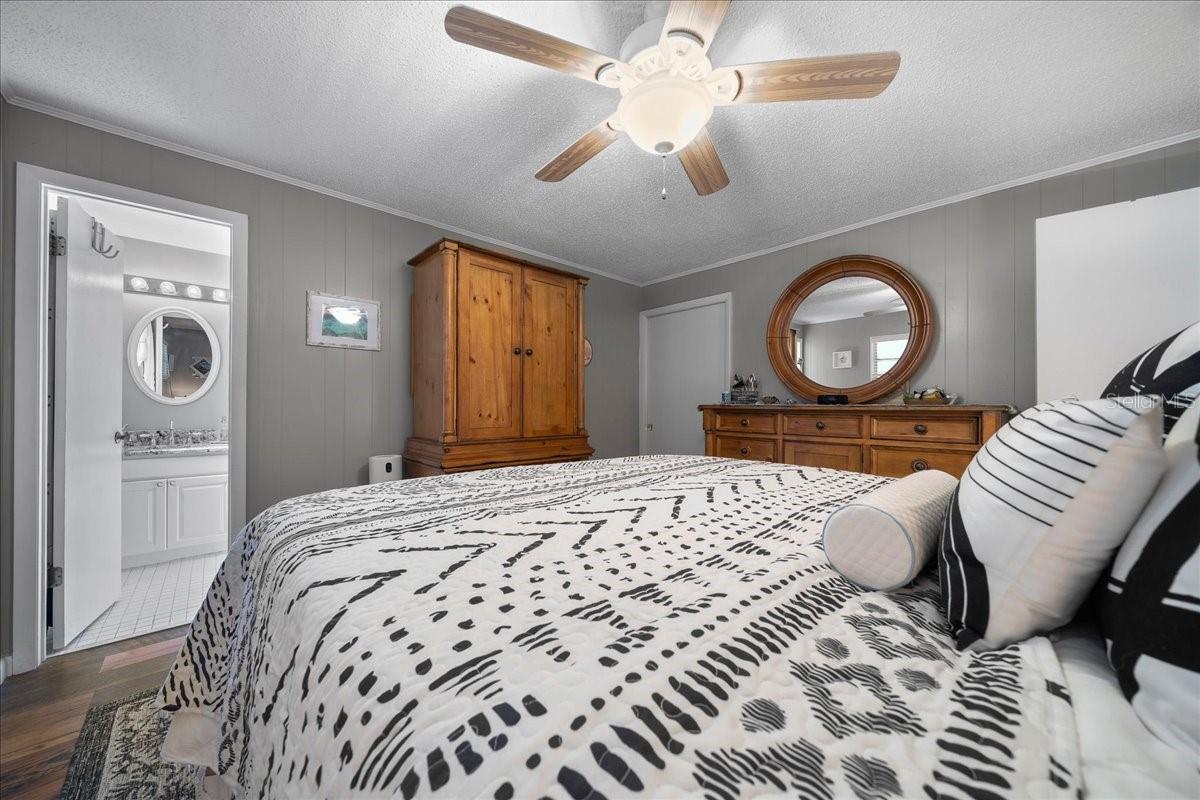 Image 52 of 84 For 430 43rd Place