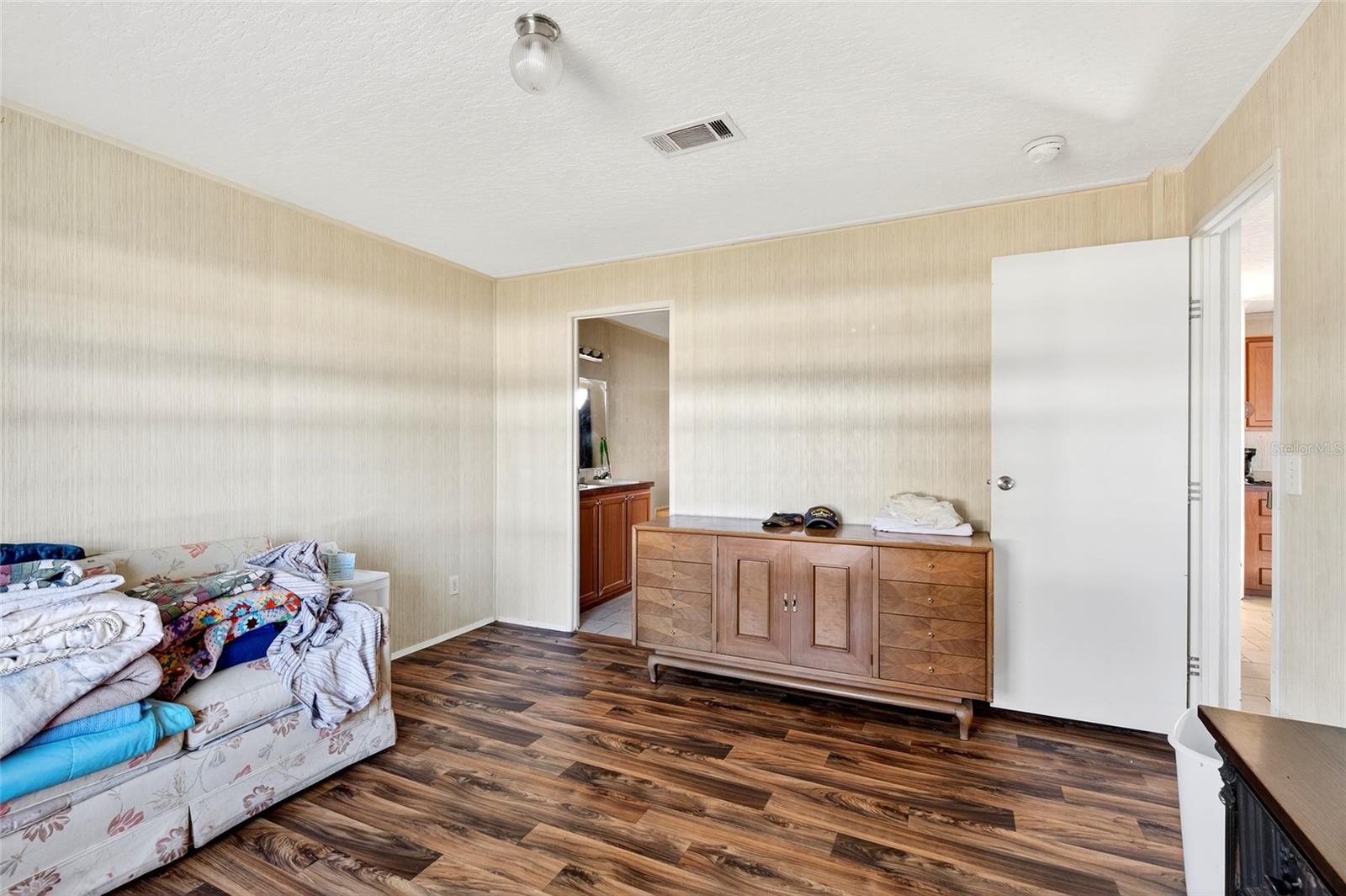 Image 17 of 39 For 12825 115th Avenue