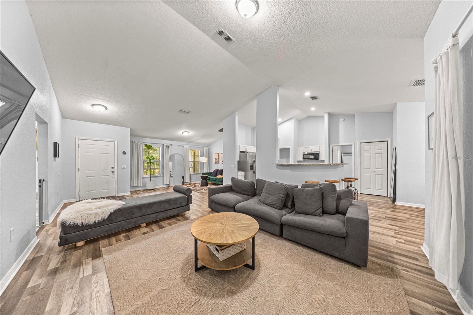 Image 13 of 33 For 15888 152nd Avenue