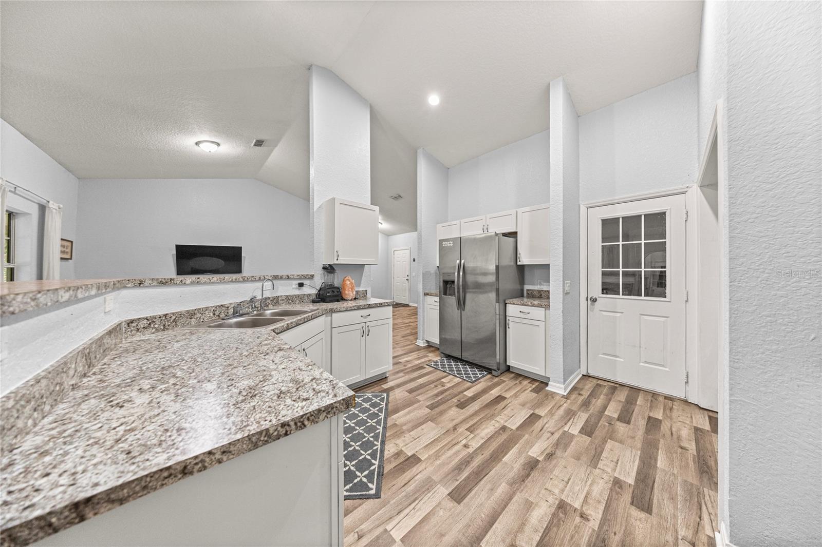 Image 14 of 33 For 15888 152nd Avenue