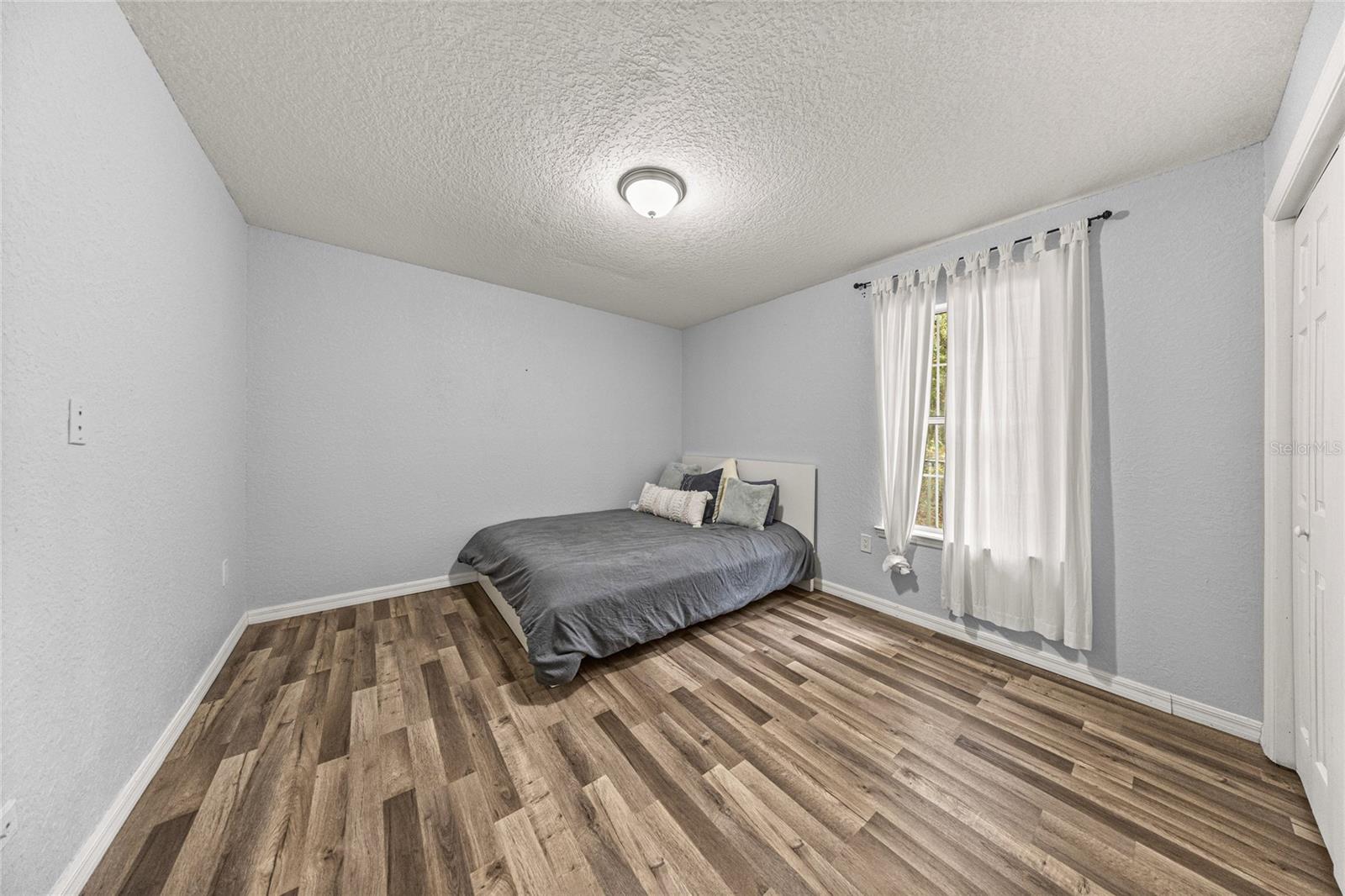 Image 21 of 33 For 15888 152nd Avenue