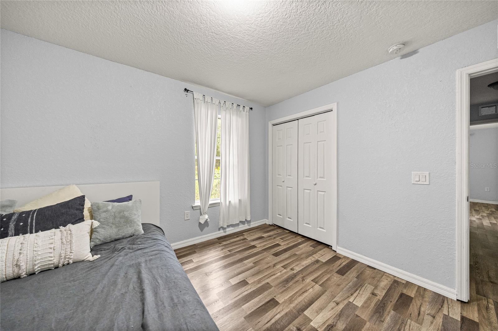 Image 22 of 33 For 15888 152nd Avenue