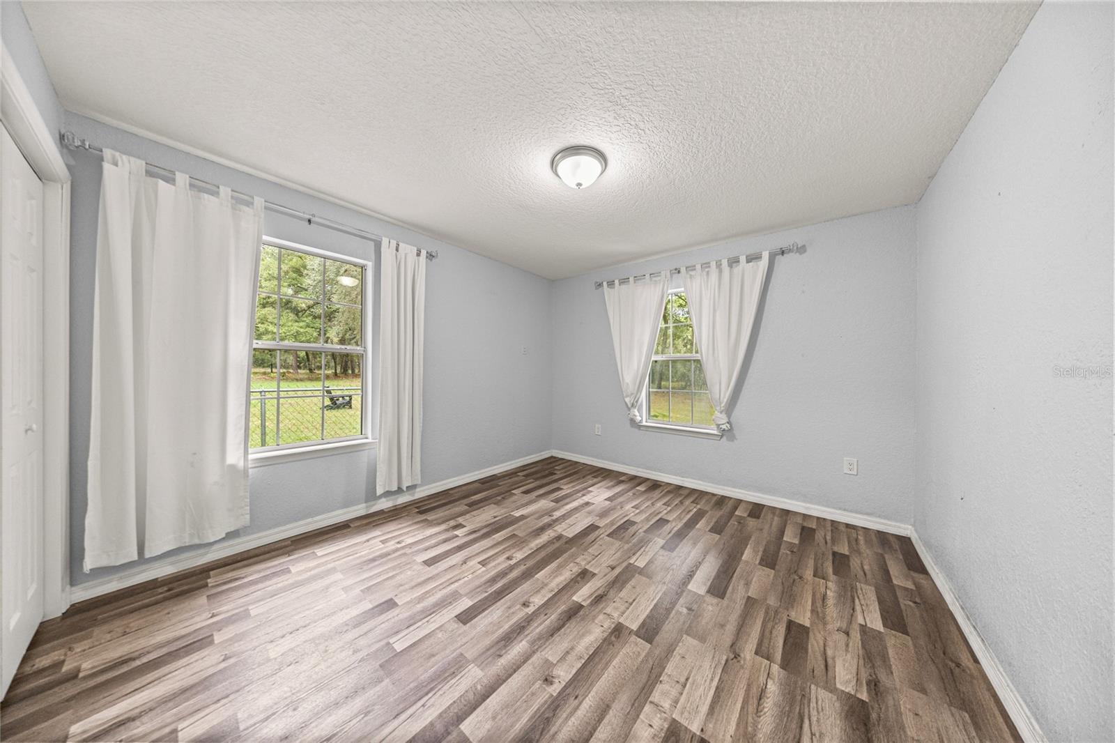 Image 23 of 33 For 15888 152nd Avenue