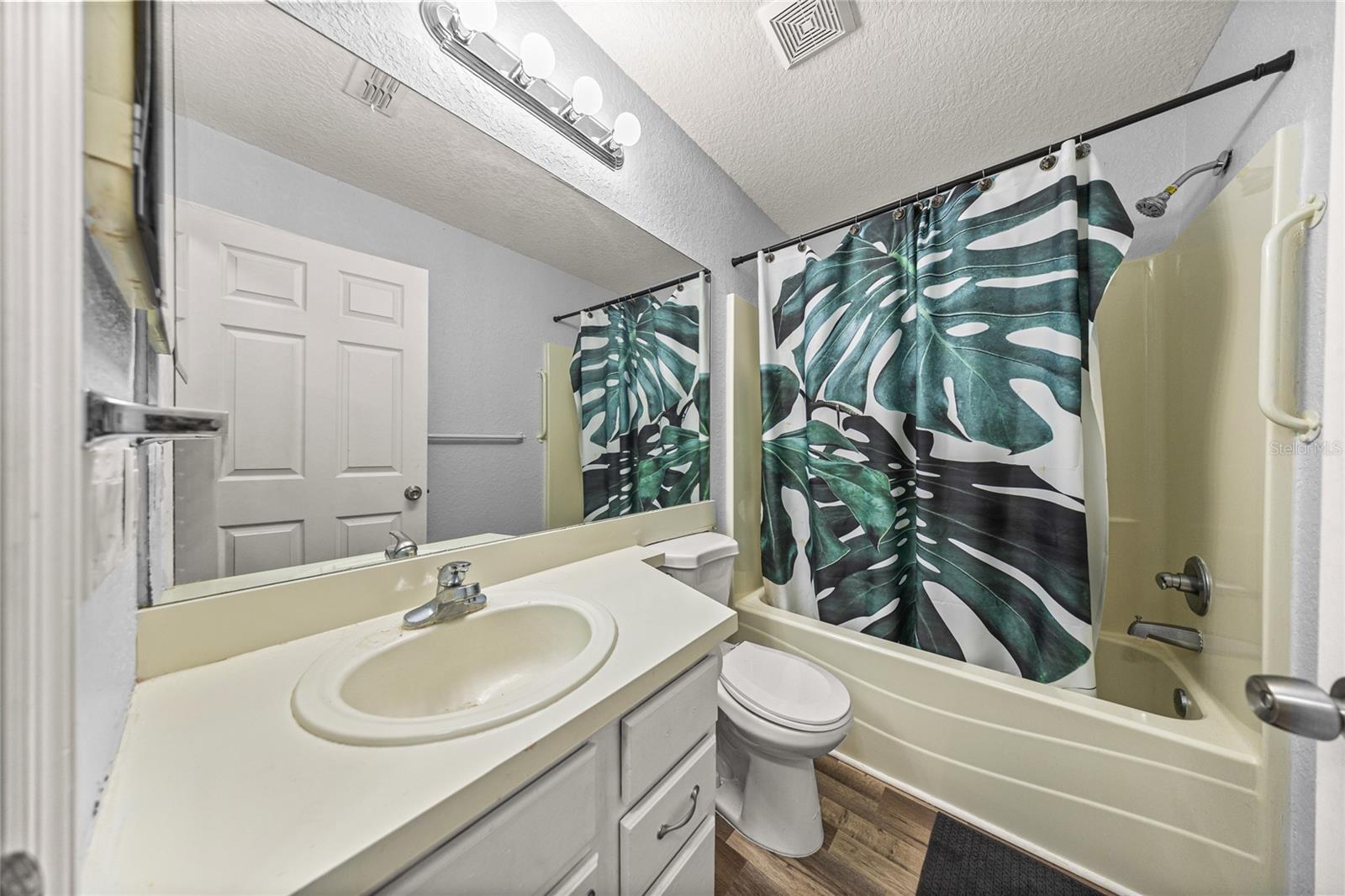 Image 25 of 33 For 15888 152nd Avenue