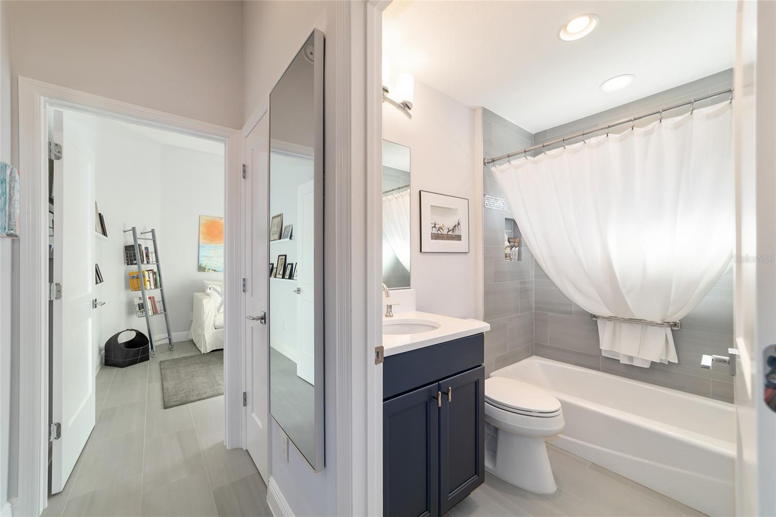 Image 40 of 64 For 3753 Coyne Loop