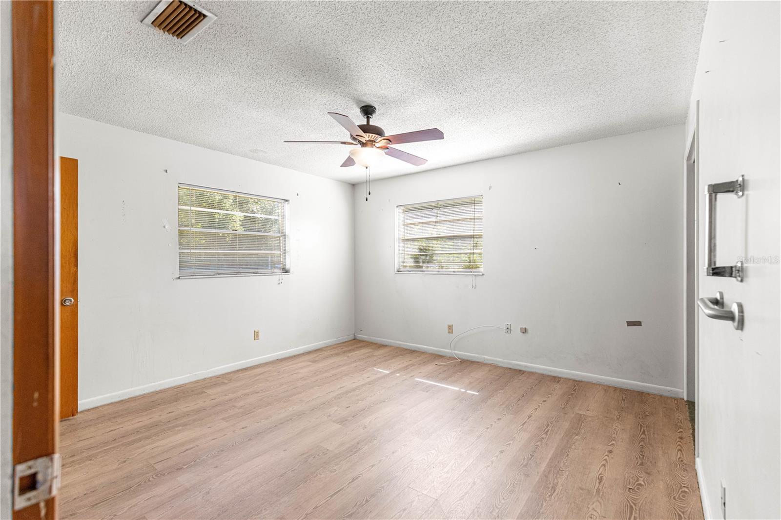 Image 15 of 44 For 900 43rd Street