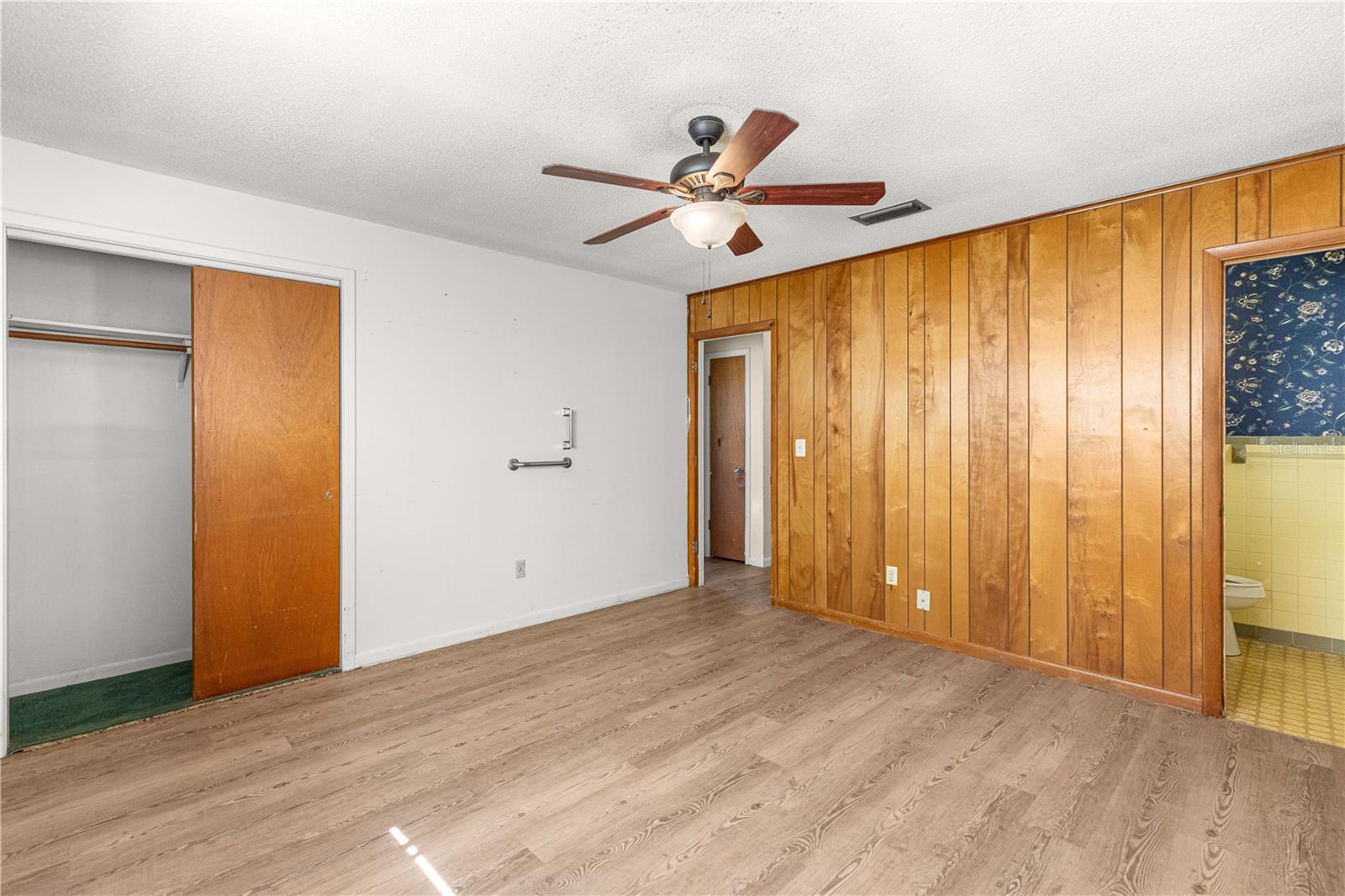 Image 16 of 44 For 900 43rd Street