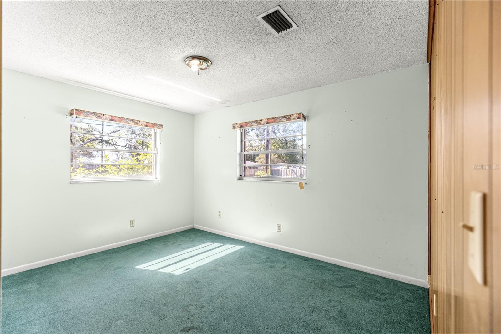 Image 19 of 44 For 900 43rd Street