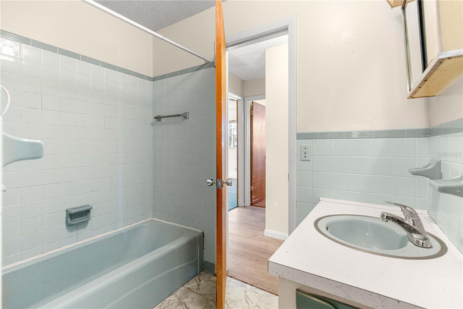 Image 23 of 44 For 900 43rd Street