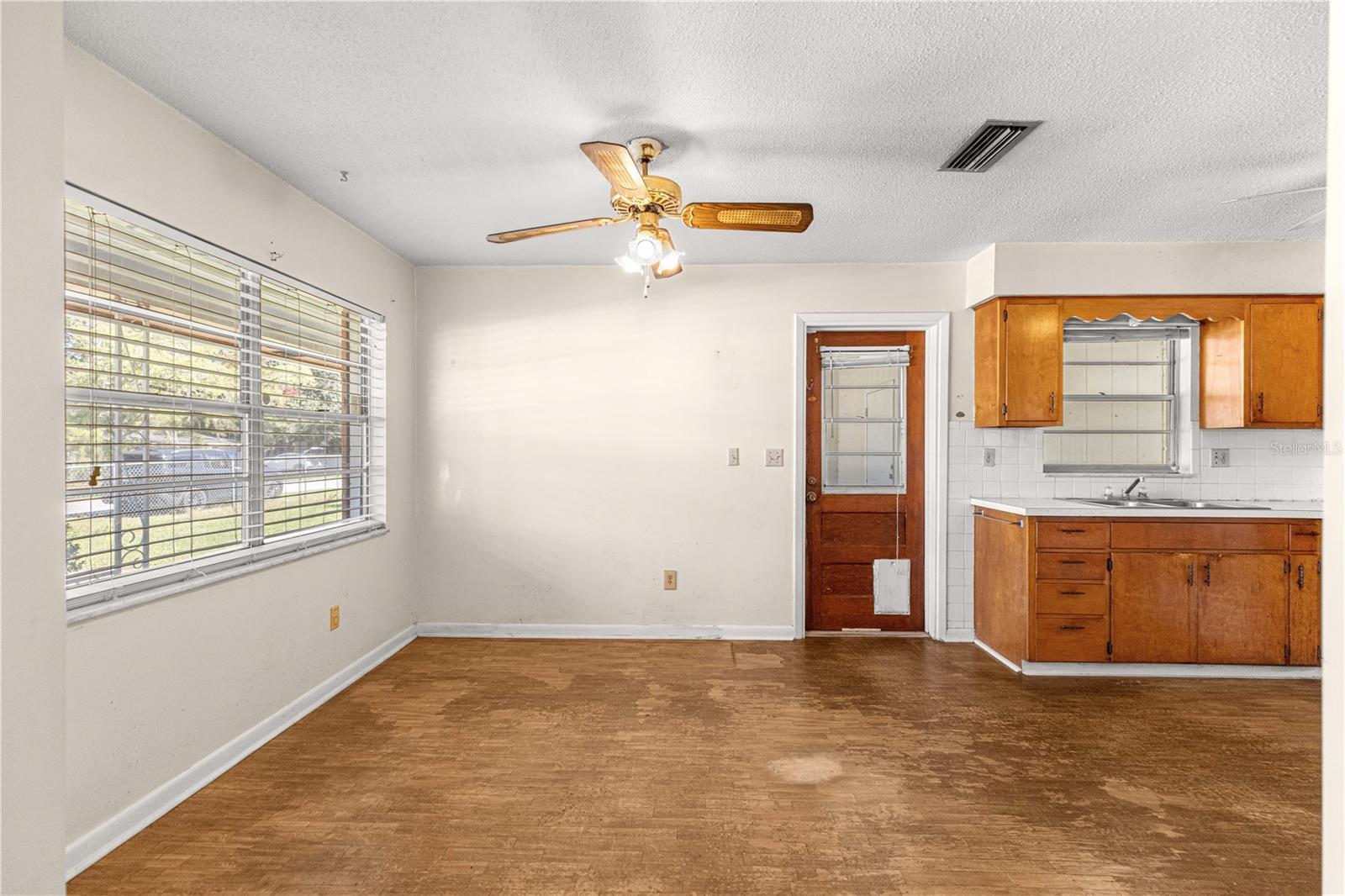 Image 8 of 44 For 900 43rd Street