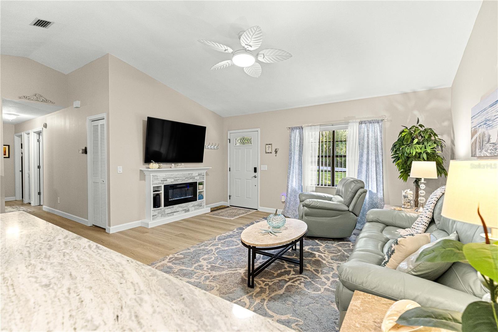 Image 19 of 53 For 1155 Bismark Street