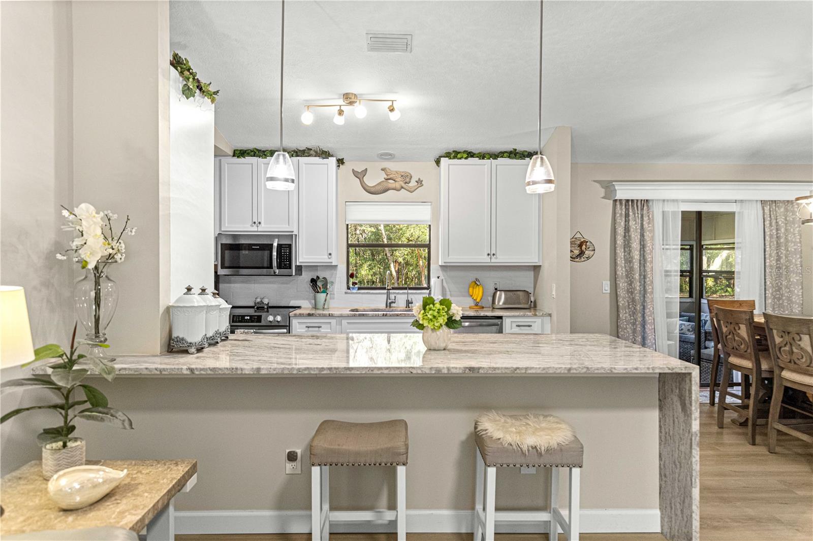 Image 5 of 53 For 1155 Bismark Street