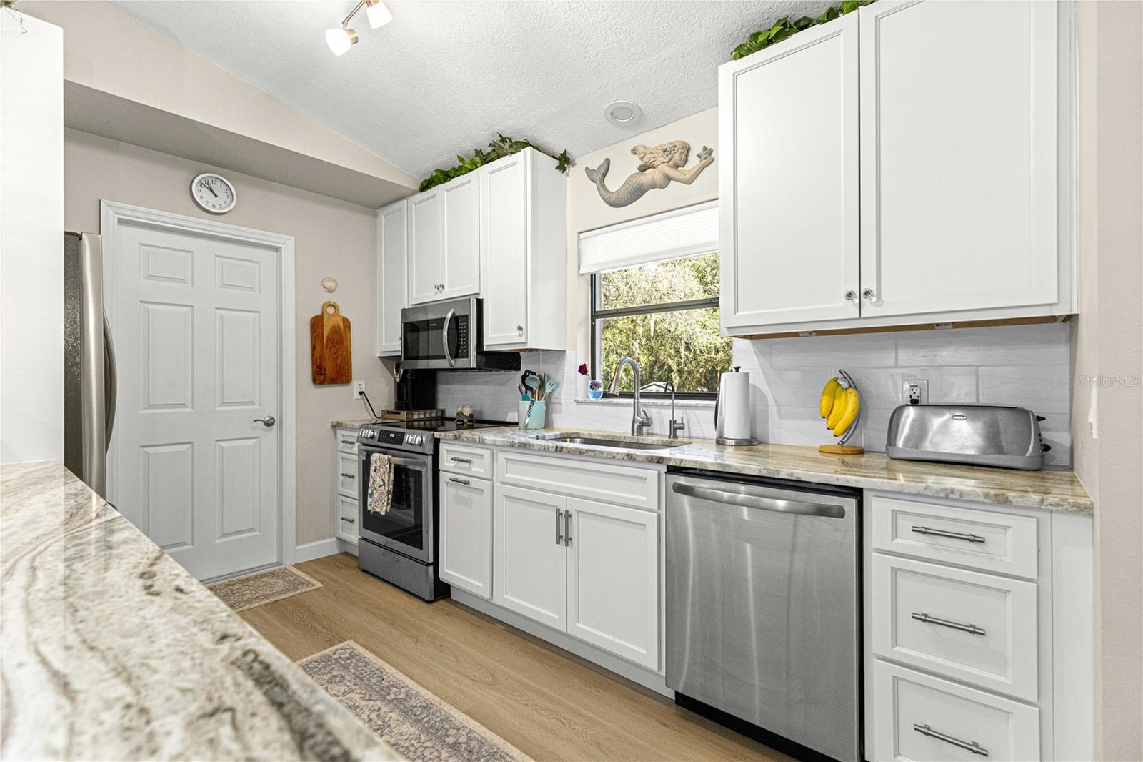 Image 6 of 53 For 1155 Bismark Street