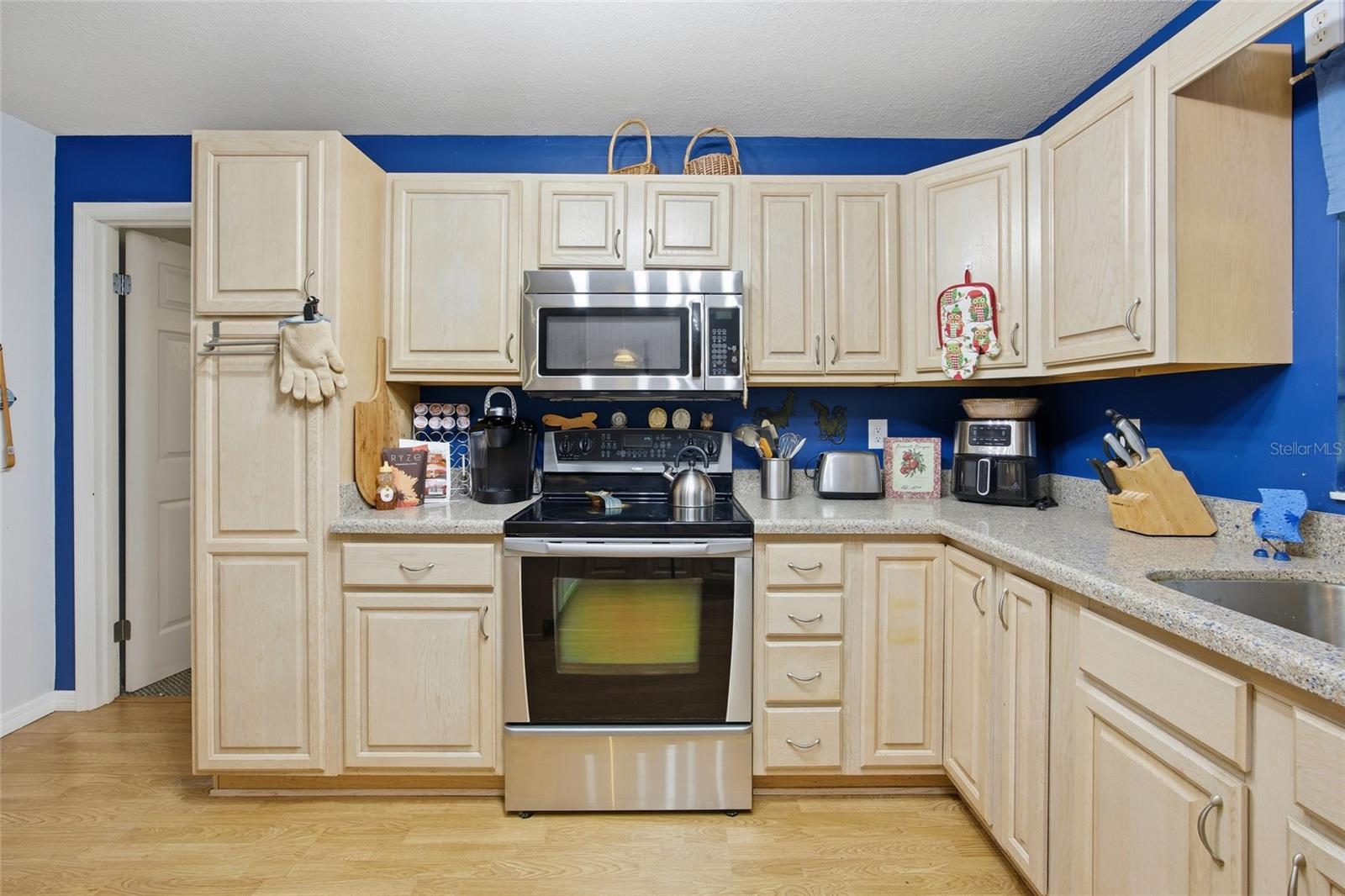 Image 11 of 35 For 1741 43rd Terrace