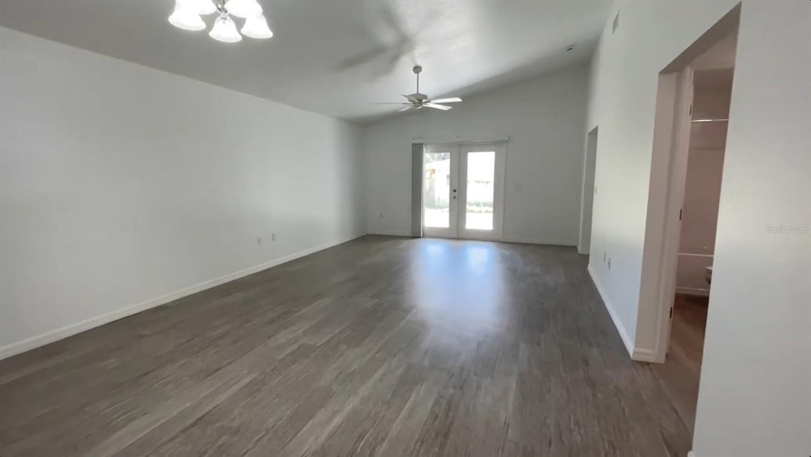 Image 12 of 21 For 6386 Rush Street