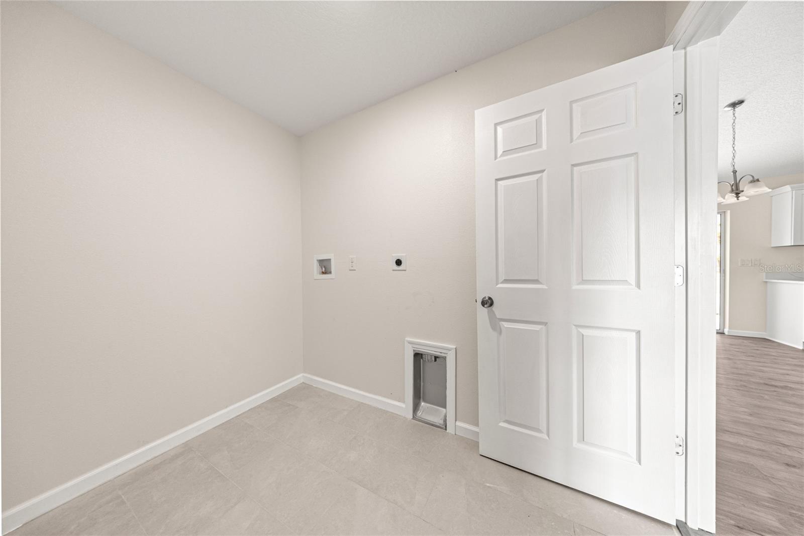 Image 24 of 32 For 853 Ludlum Street