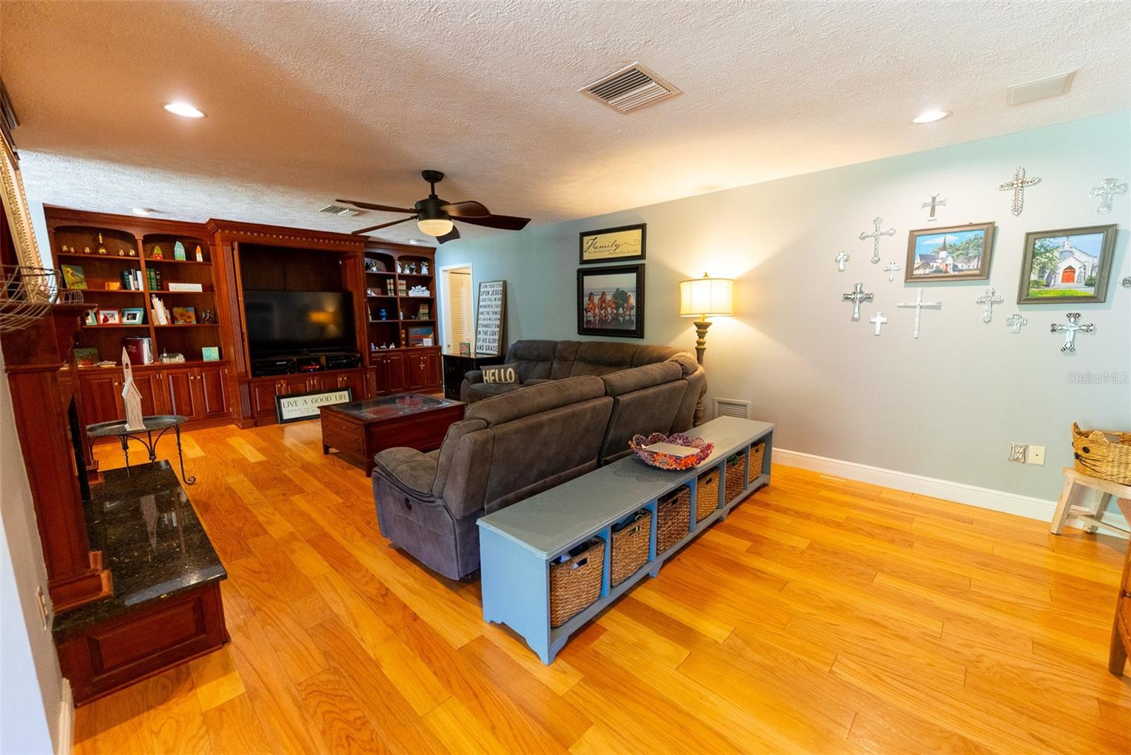 Image 19 of 54 For 2321 11th Street