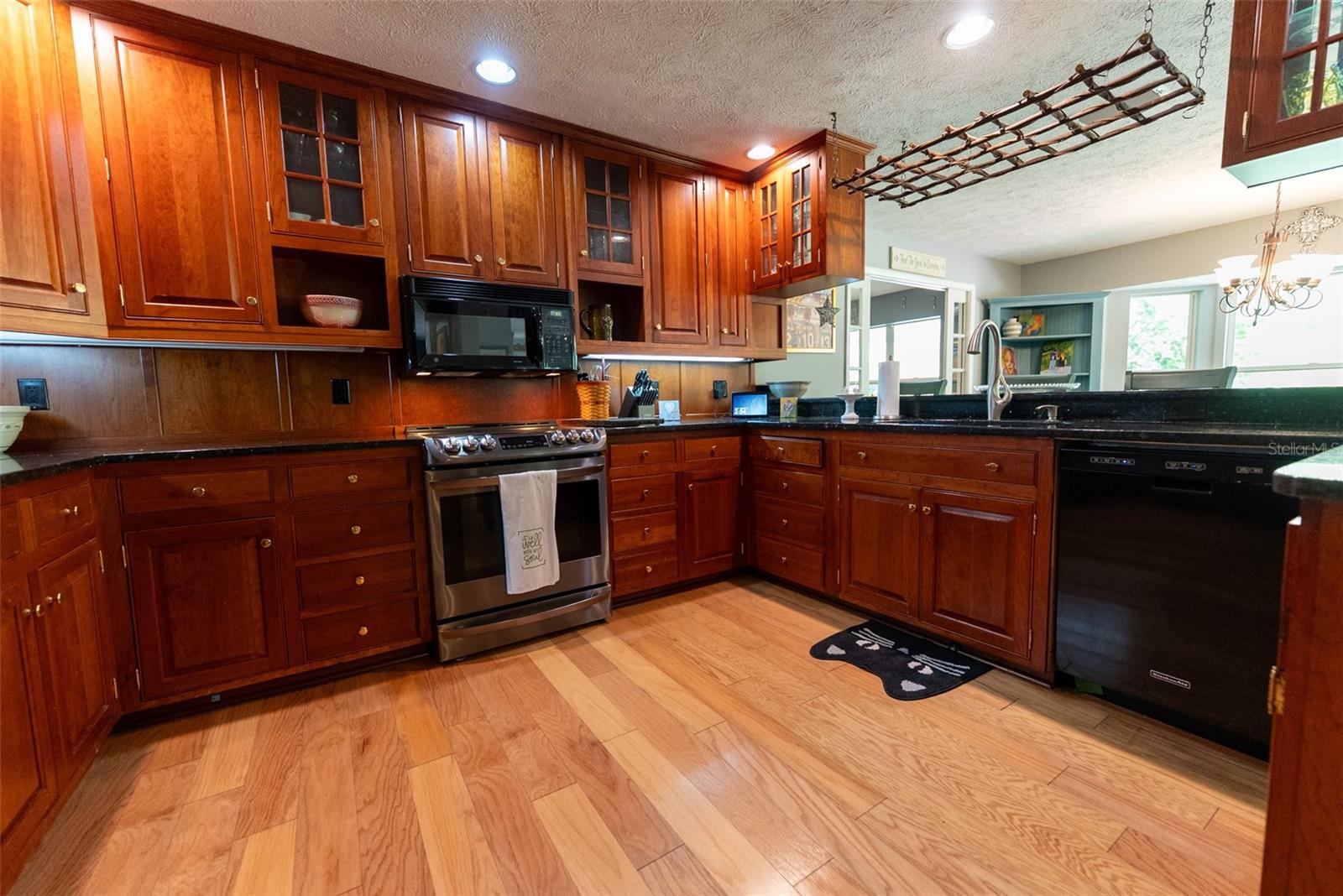 Image 28 of 54 For 2321 11th Street