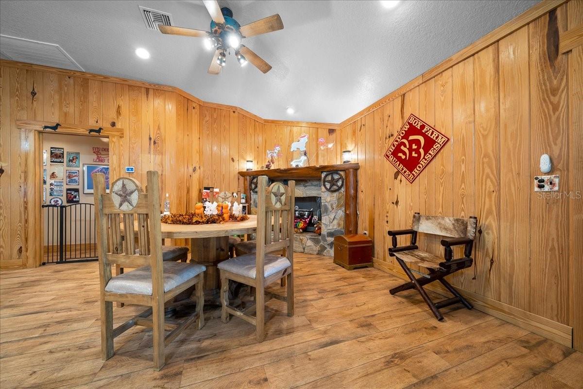 Image 27 of 75 For 3135 49th Street