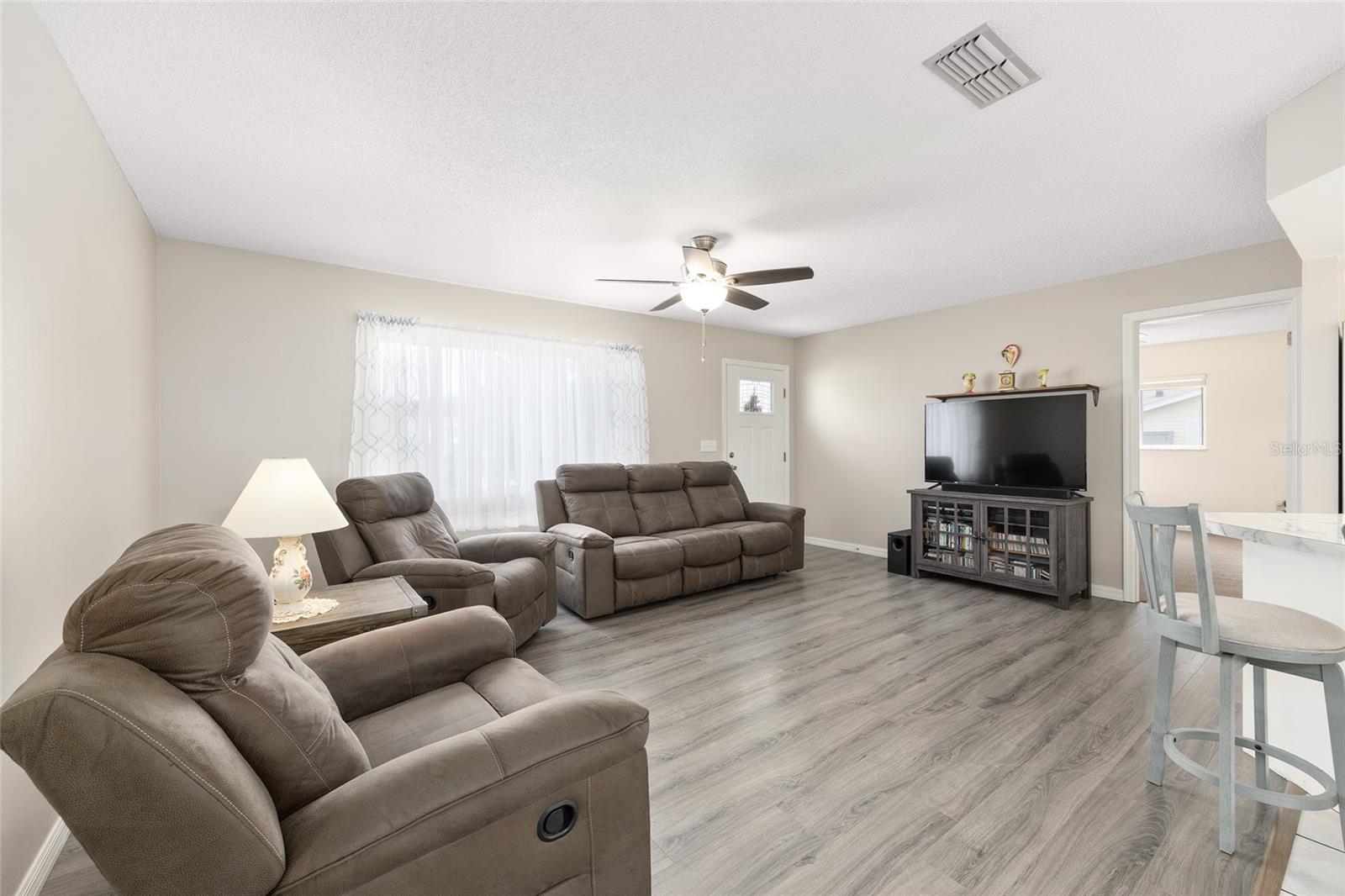 Image 4 of 40 For 6340 111th Street