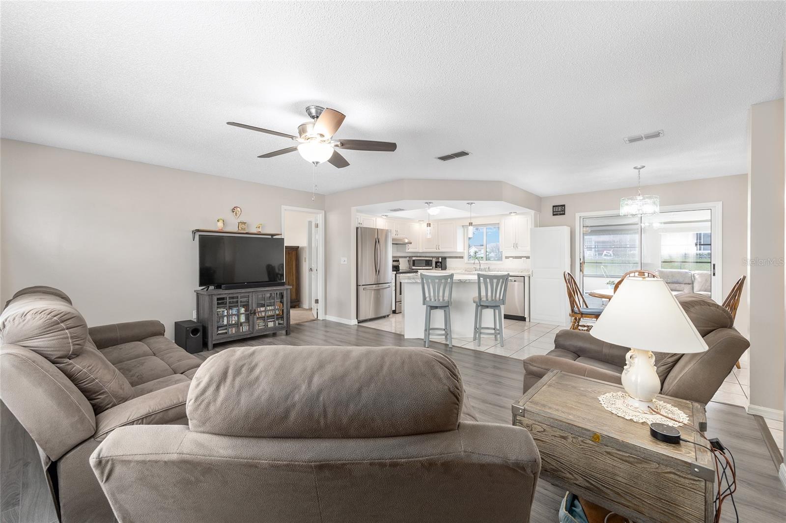 Image 5 of 40 For 6340 111th Street