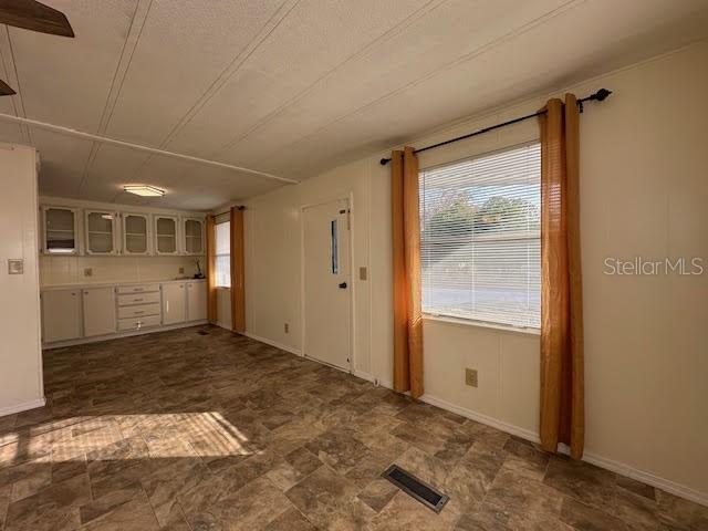 Image 9 of 31 For 5911 61 Place