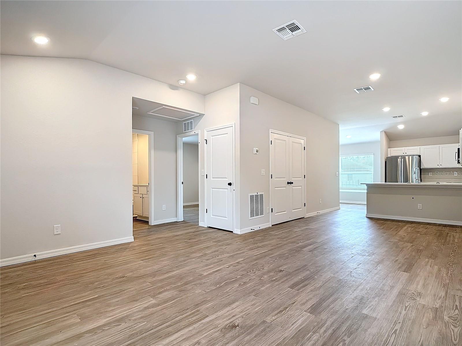 Image 10 of 37 For 27169 Washington Street